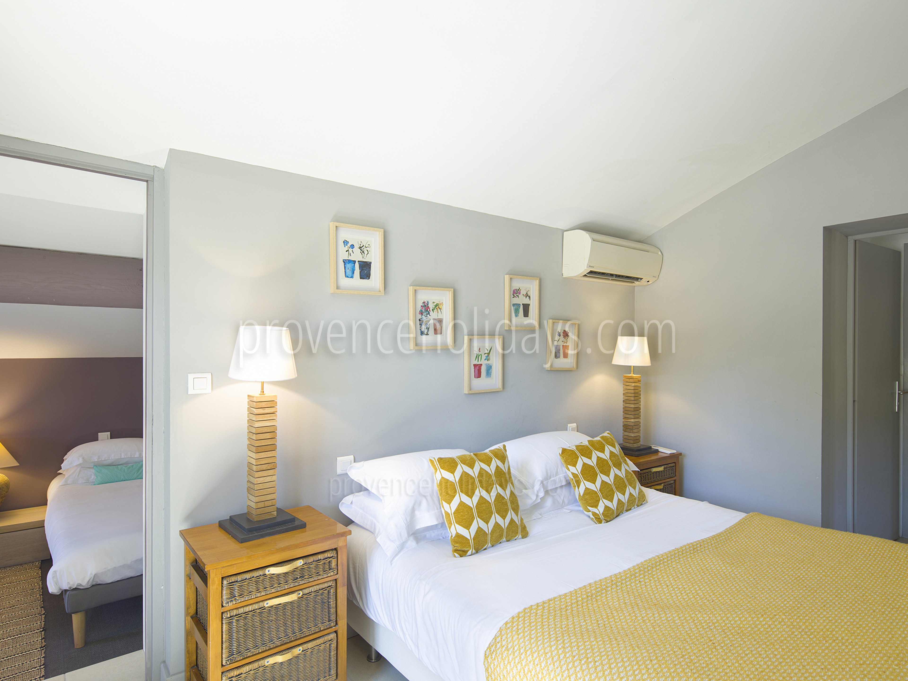 4 - Mas de l\'Artiste: Villa: Bedroom