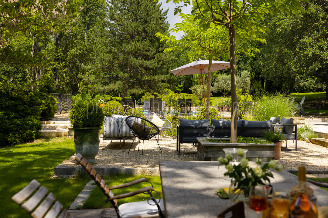 39 - Le Mas d\'Ansouis: Villa: Exterior