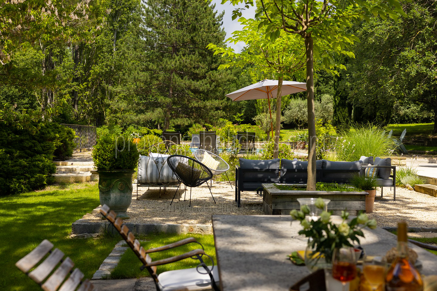 39 - Le Mas d\'Ansouis: Villa: Exterior