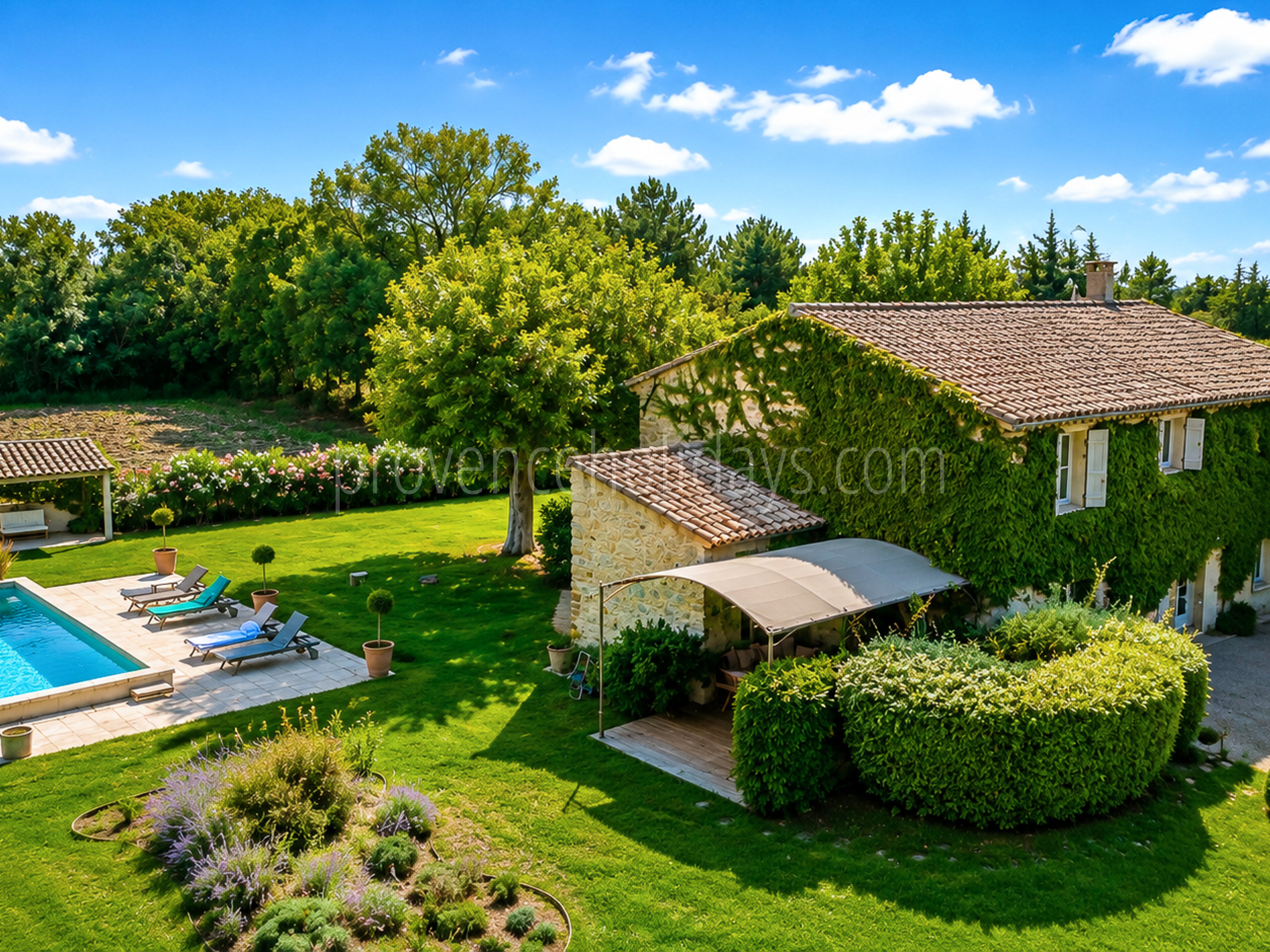 11 - Bauernhaus mit Blick auf den Luberon: Villa: Exterior