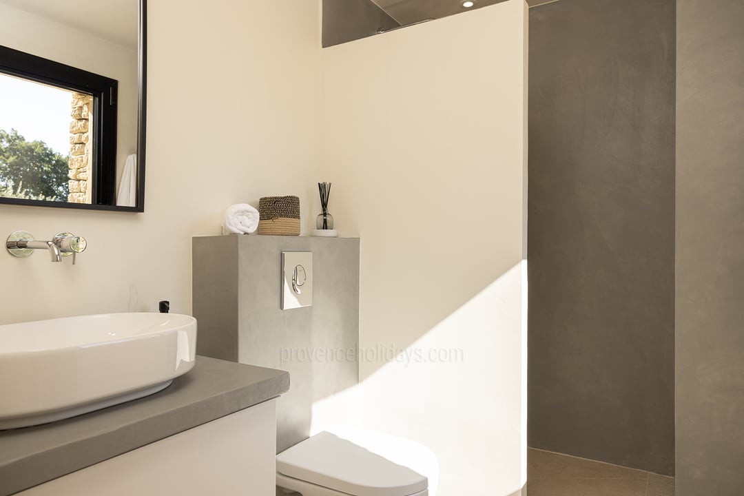 18 - Mas des Firmins: Villa: Bathroom