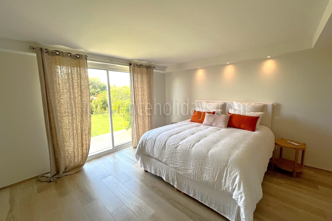 41 - Villa Luminara: Villa: Bedroom