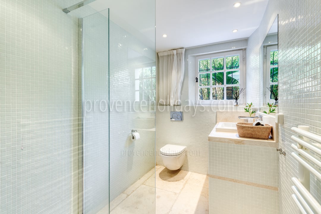 14 - Villa Pearl: Villa: Bathroom