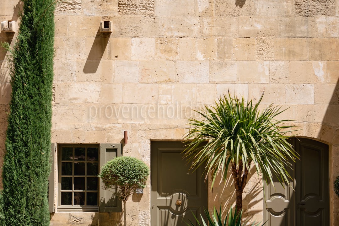 8 - Le Joyau de Paradou: Villa: Exterior