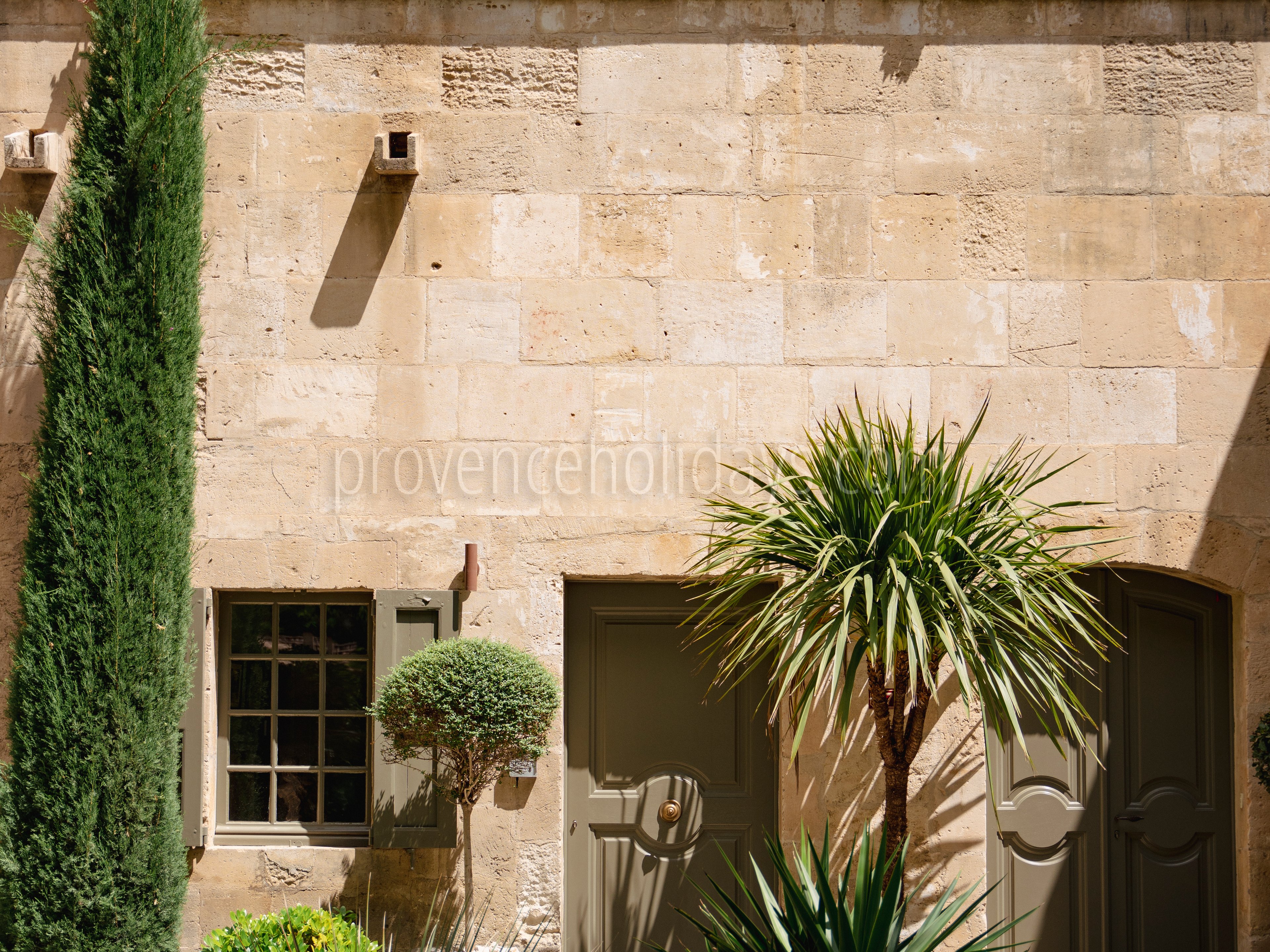 8 - Le Joyau de Paradou: Villa: Exterior