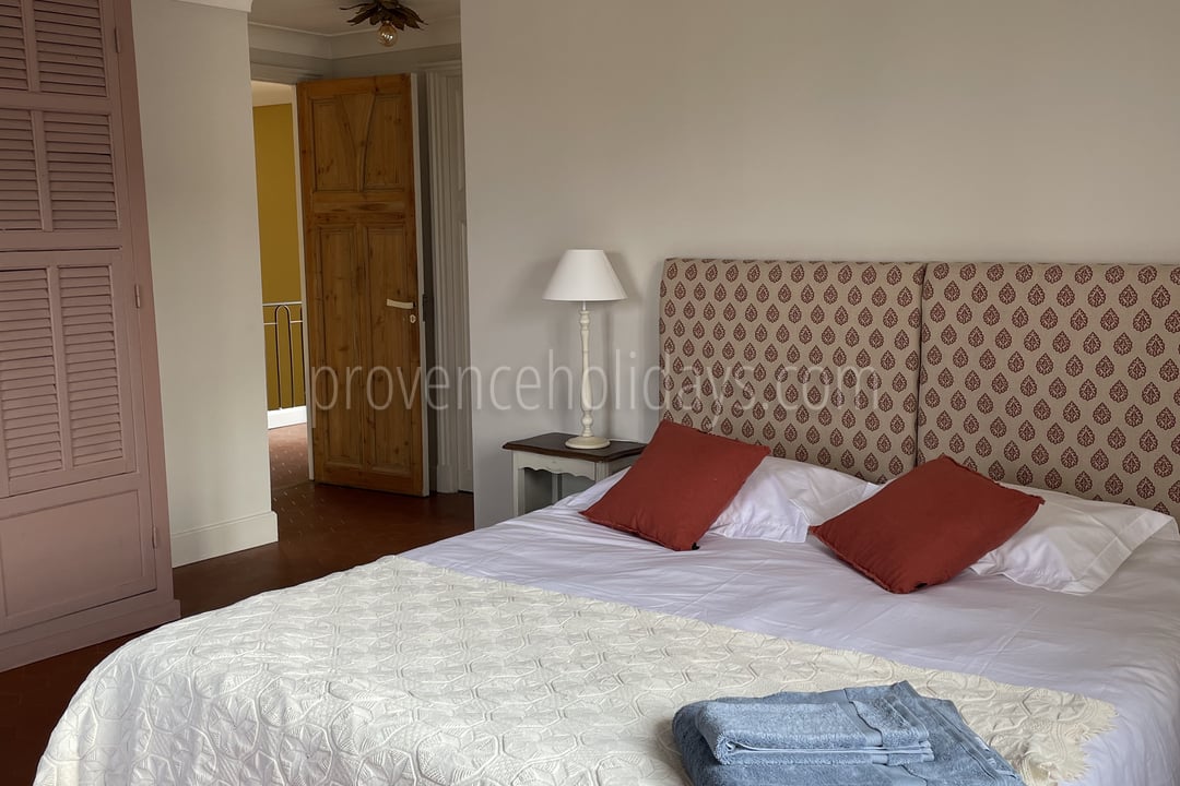 26 - Mas de Séguret: Villa: Bedroom