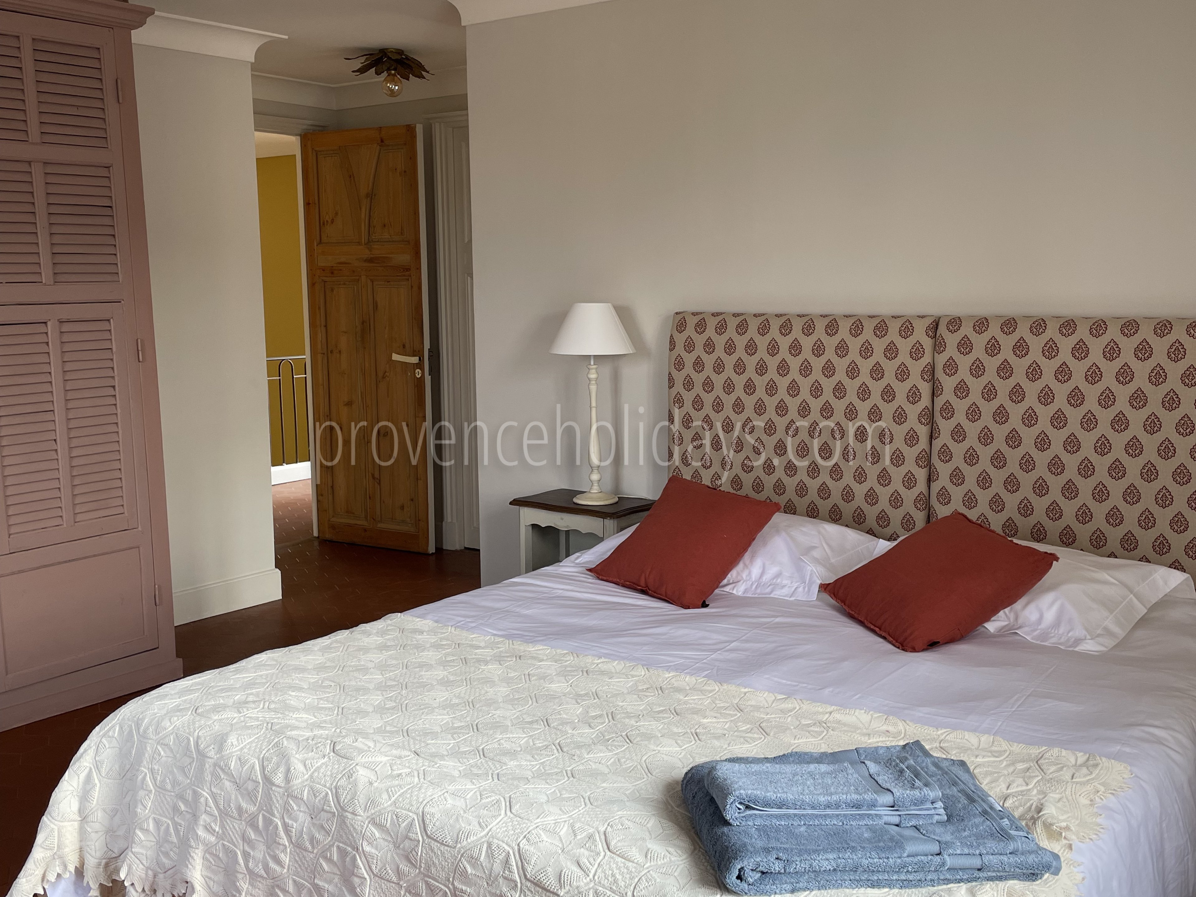 26 - Mas de Séguret: Villa: Bedroom