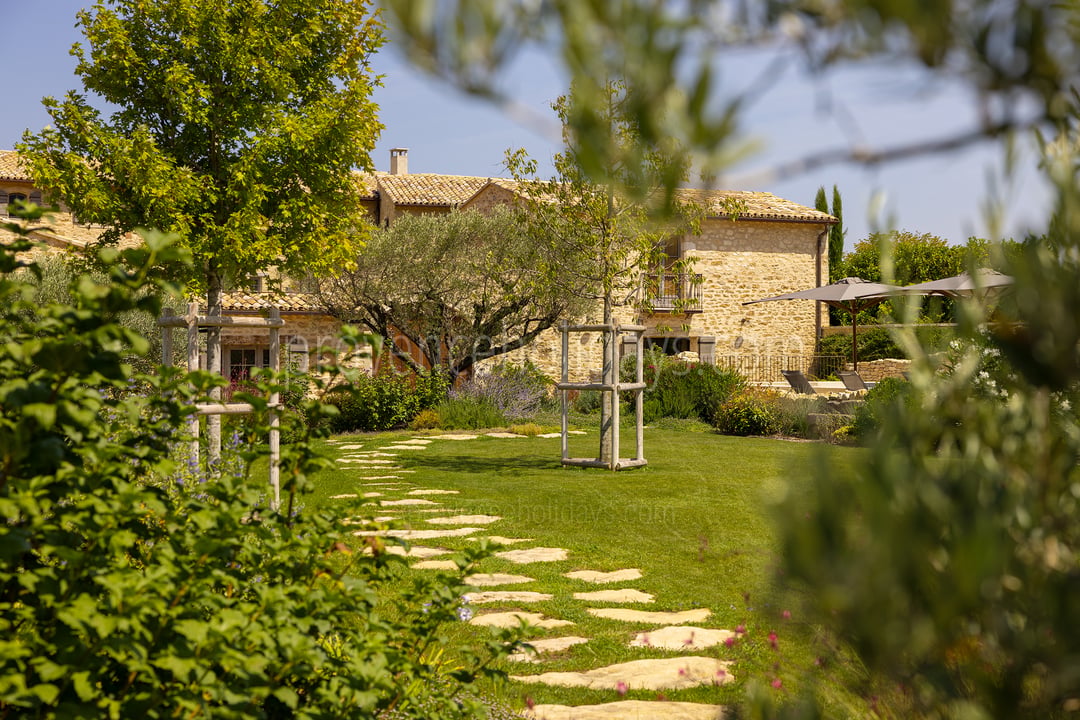 31 - Grand Mas d\'Oppède: Villa: Exterior