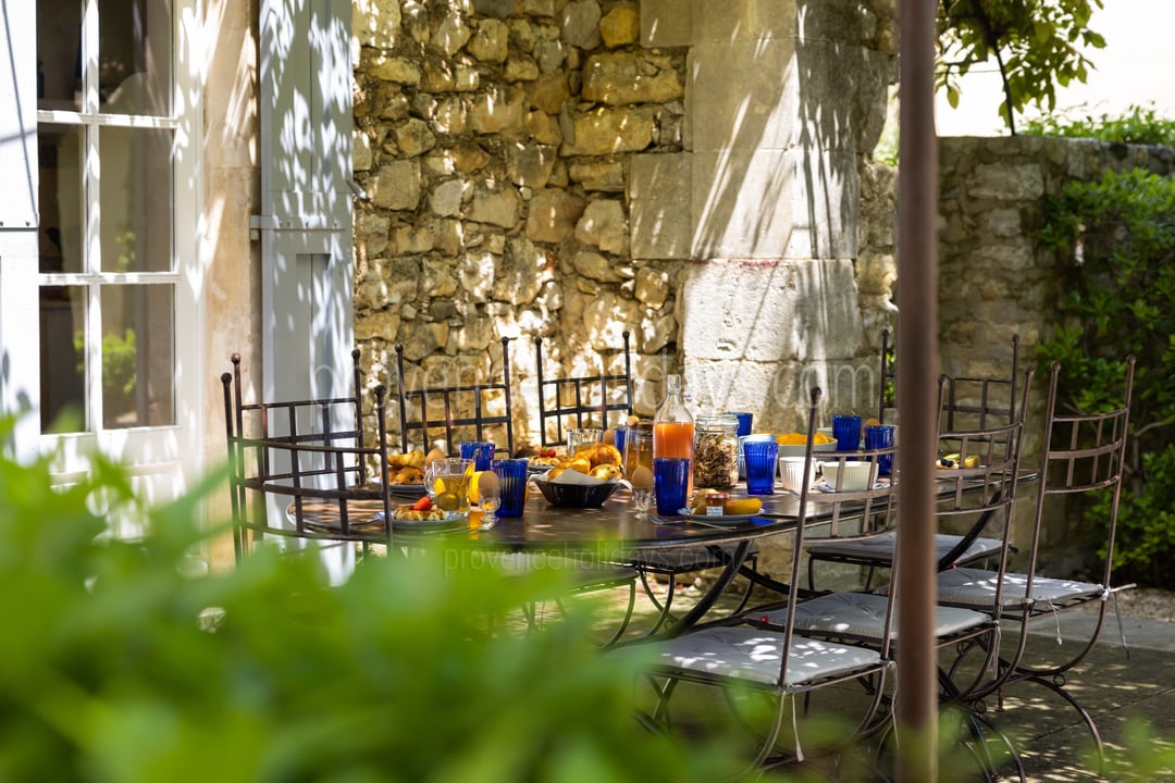 16 - Petite Bastide de Goult: Villa: Exterior