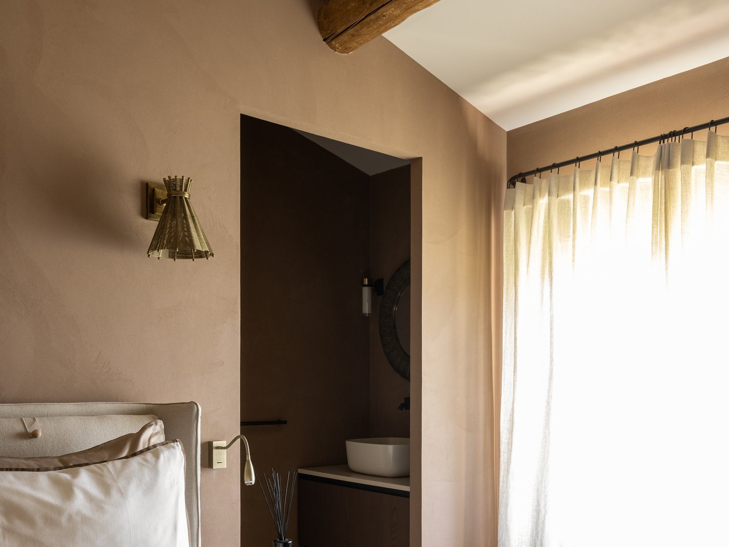 27 - Mas des Collines: Villa: Bedroom 1