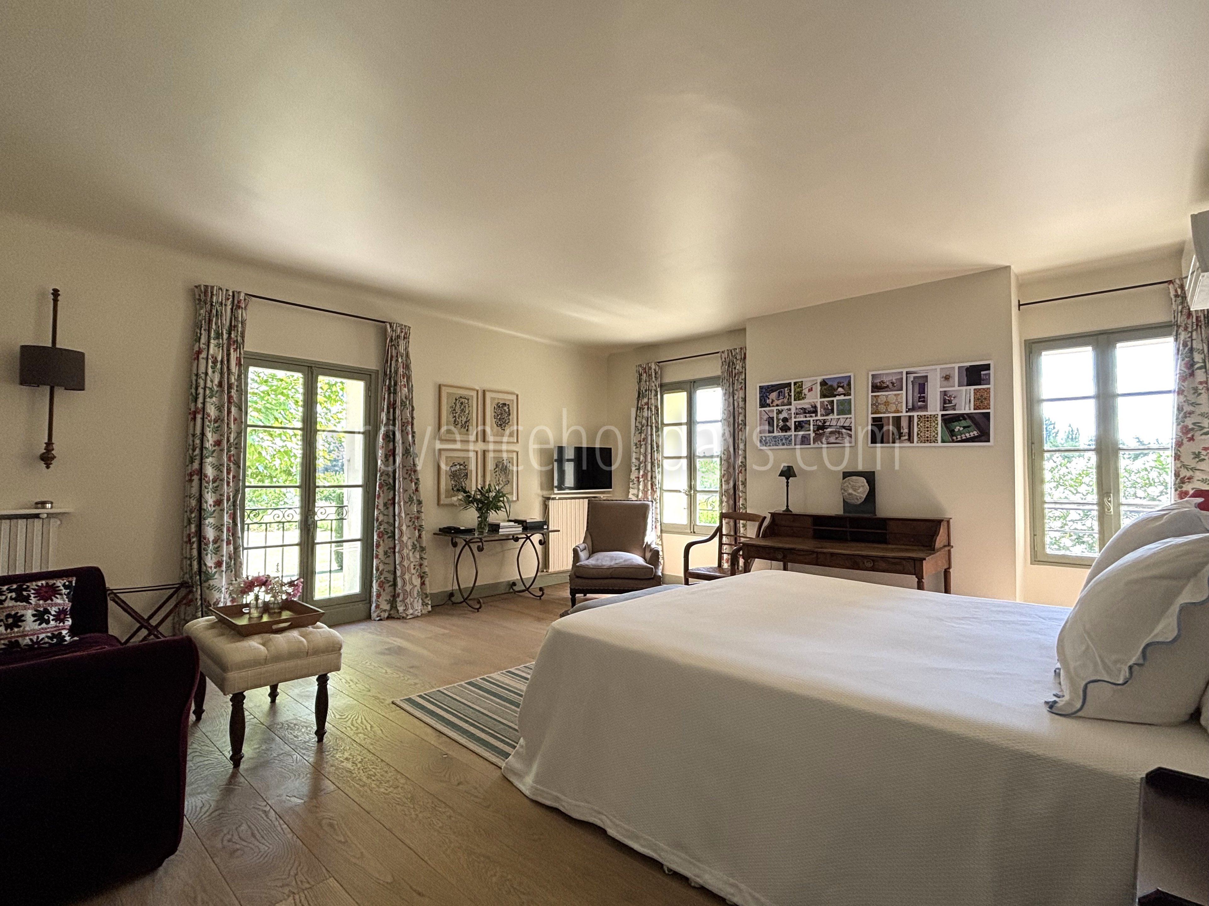 18 - Mas Saint-Andiol: Villa: Bedroom