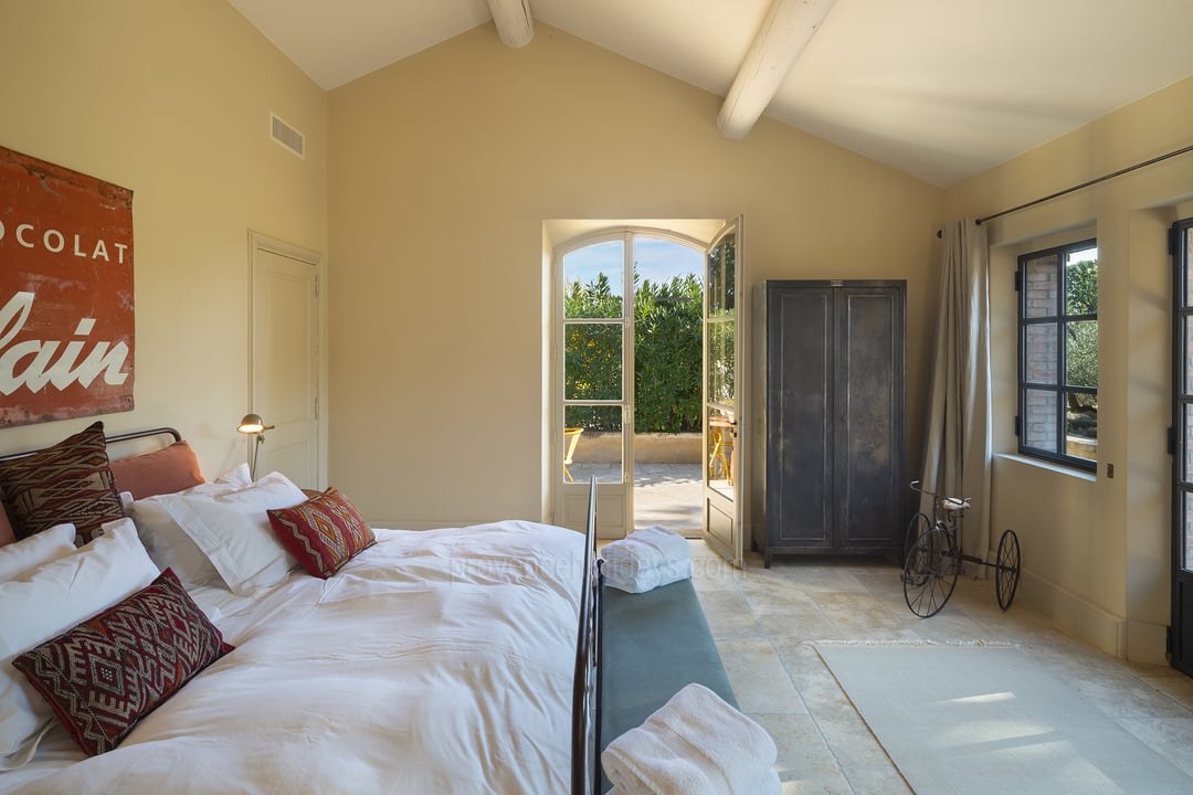 57 - Mas provence: Villa: Bedroom