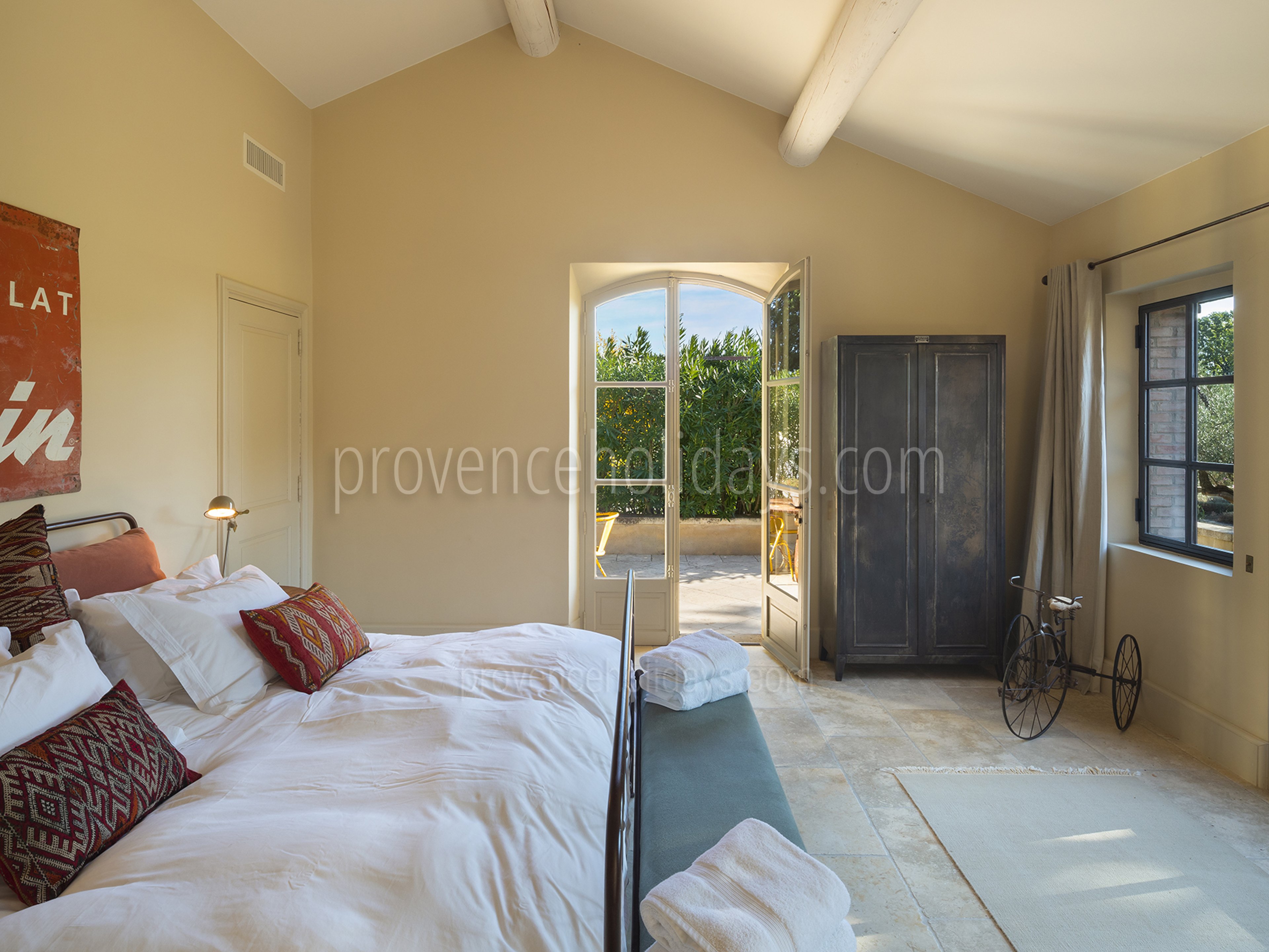 49 - Mas Provence: Villa: Bedroom