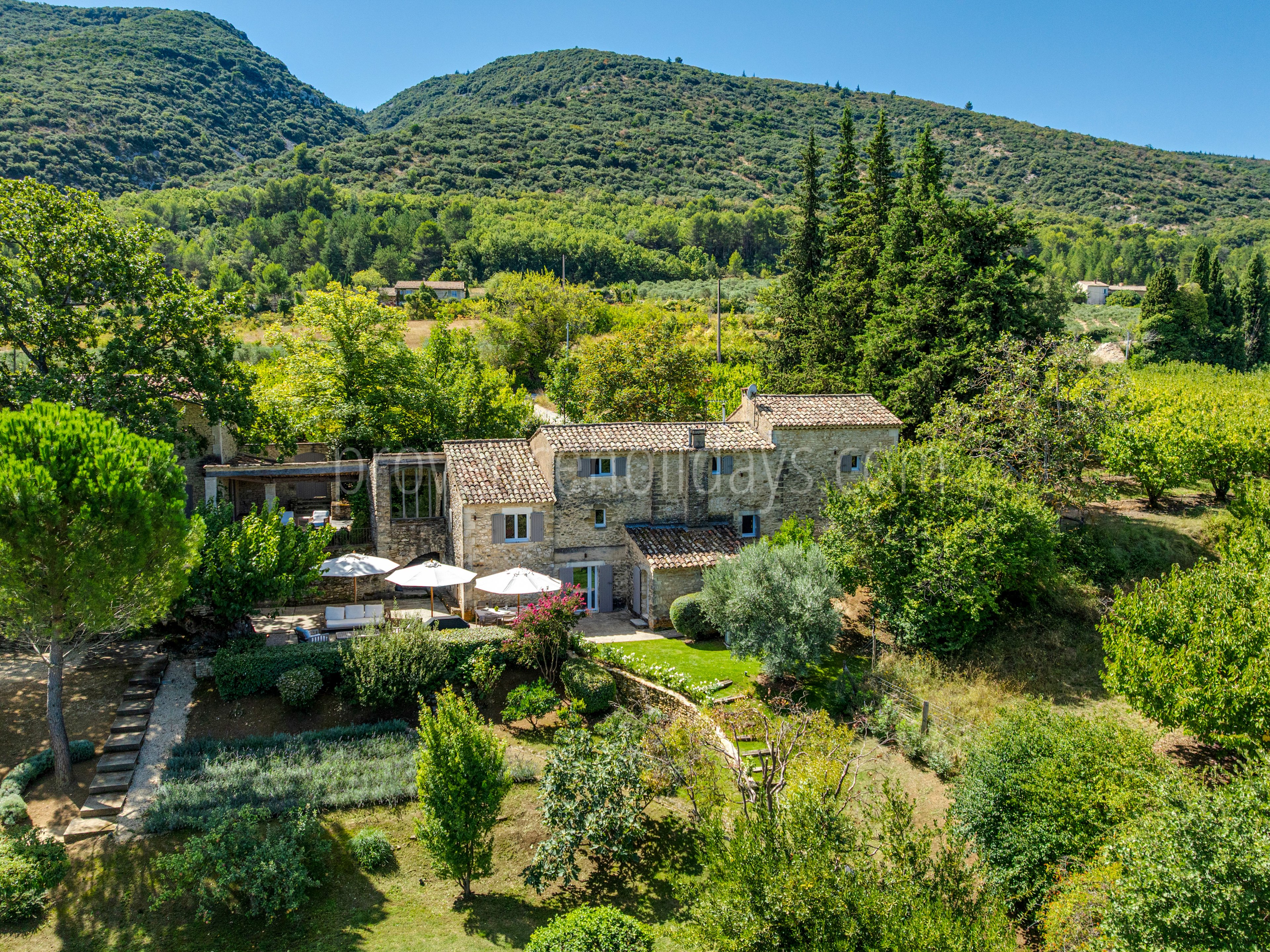 14 - Domaine des Pierres: Villa: Exterior