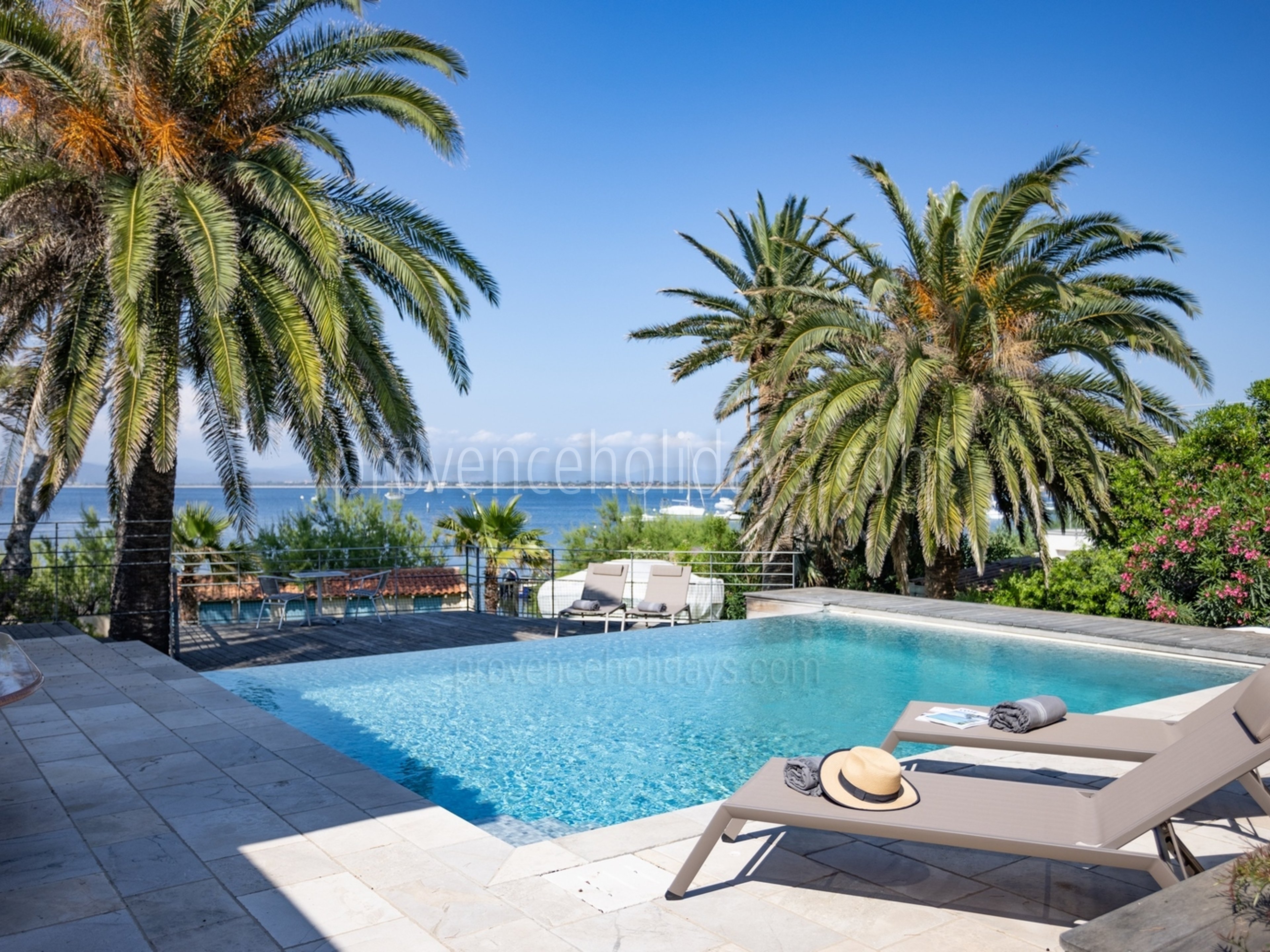 6 - Villa Giens: Villa: Pool