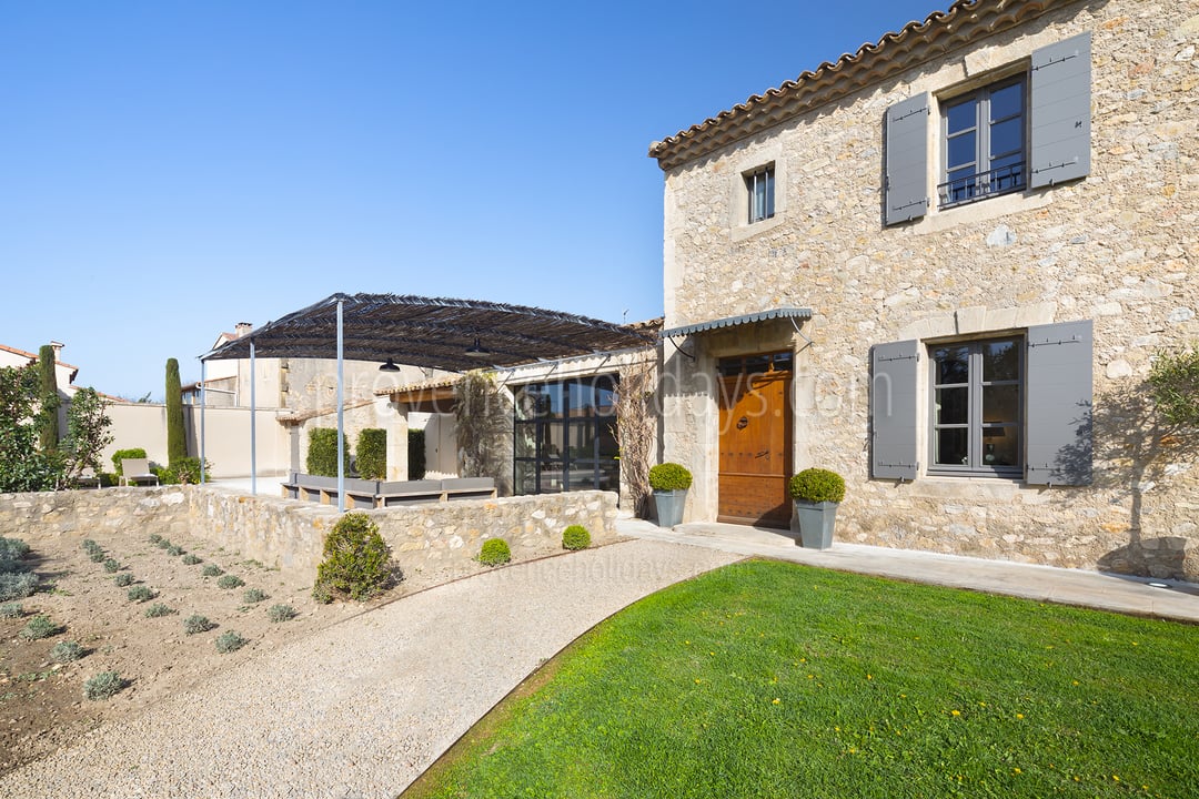 8 - Maison Eyguières: Villa: Exterior