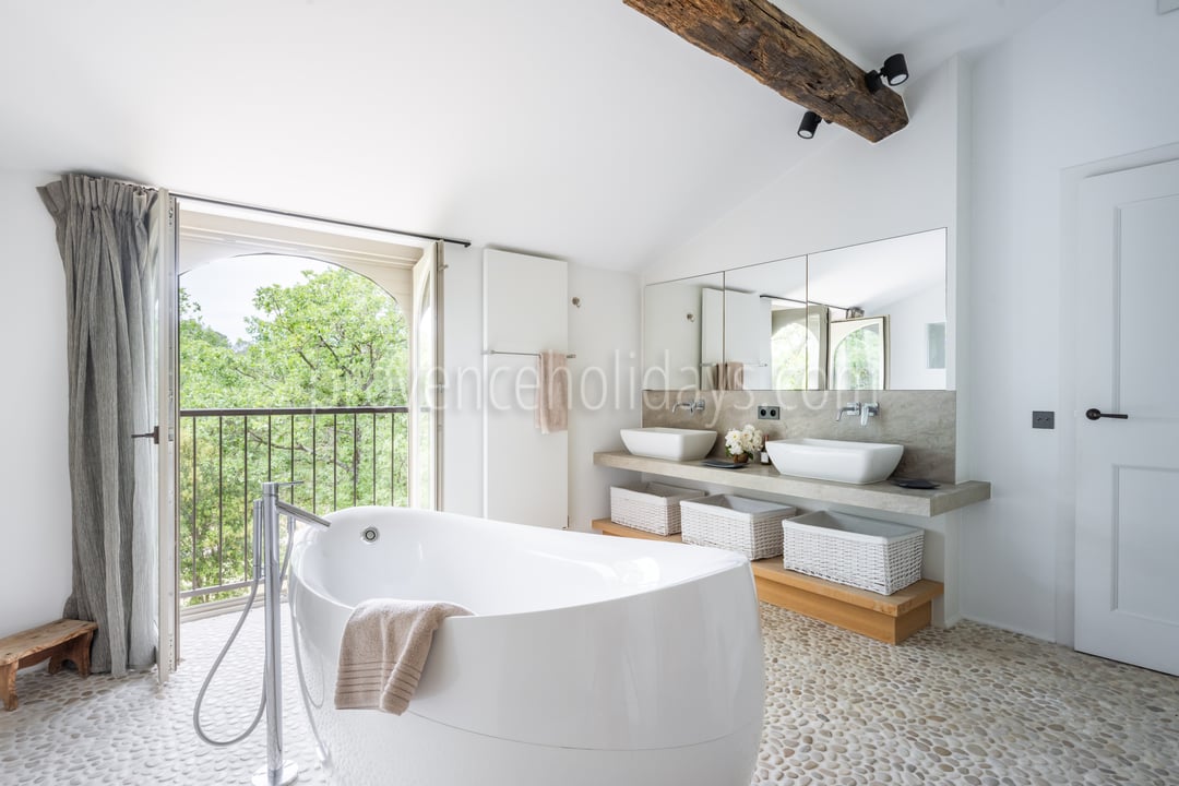 4 - Bergerie des Vignes: Villa: Bathroom