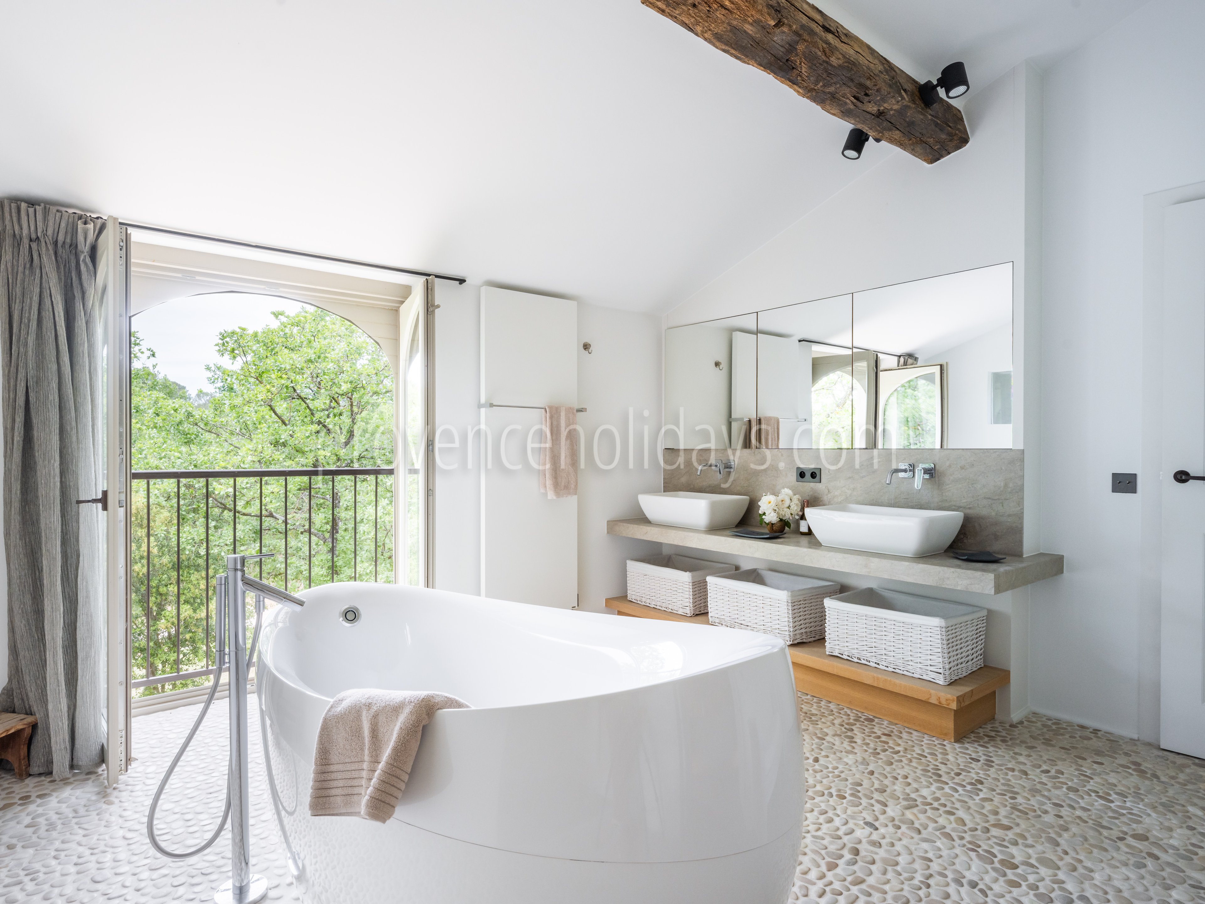 4 - Bergerie des Vignes: Villa: Bathroom