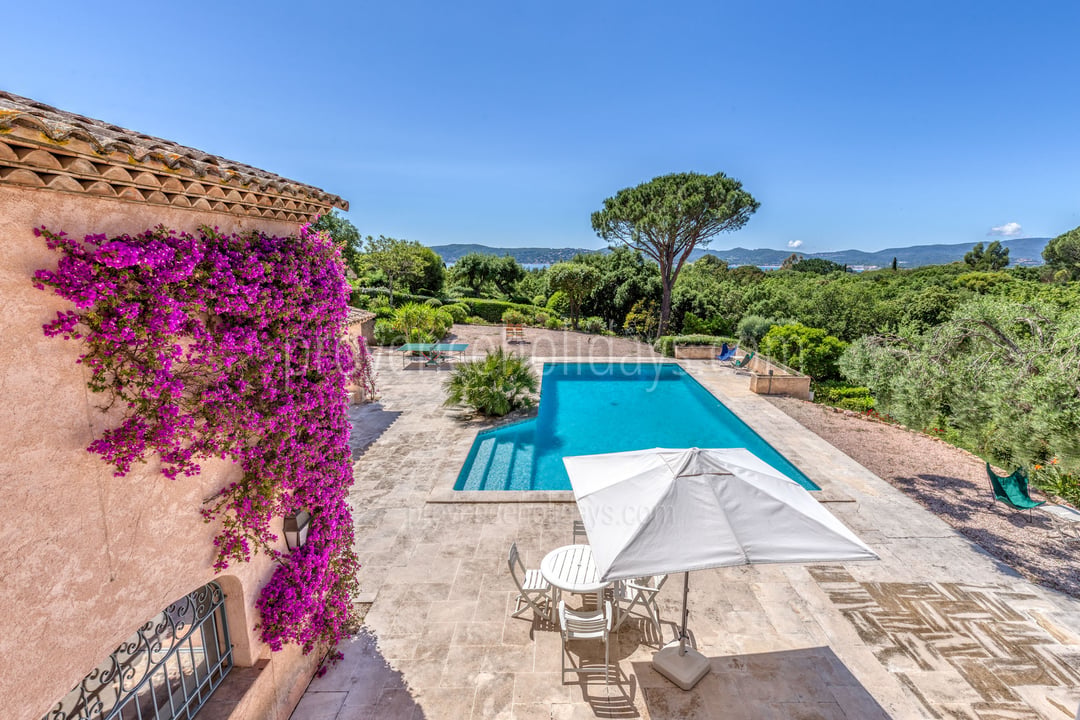 Provenzalische Villa mit Pool und Meerblick in einem privaten Anwesen in Grimaud. 5 - Villa Lyris: Villa: Pool
