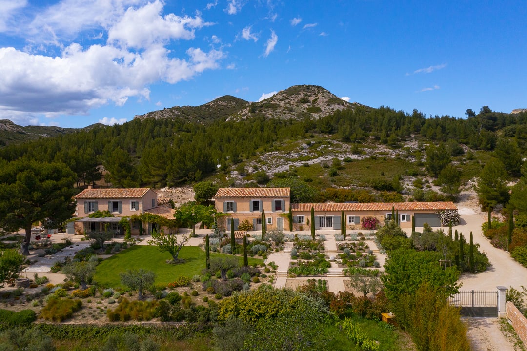 Prachtige boerderij in Alpilles met een prachtig uitzicht