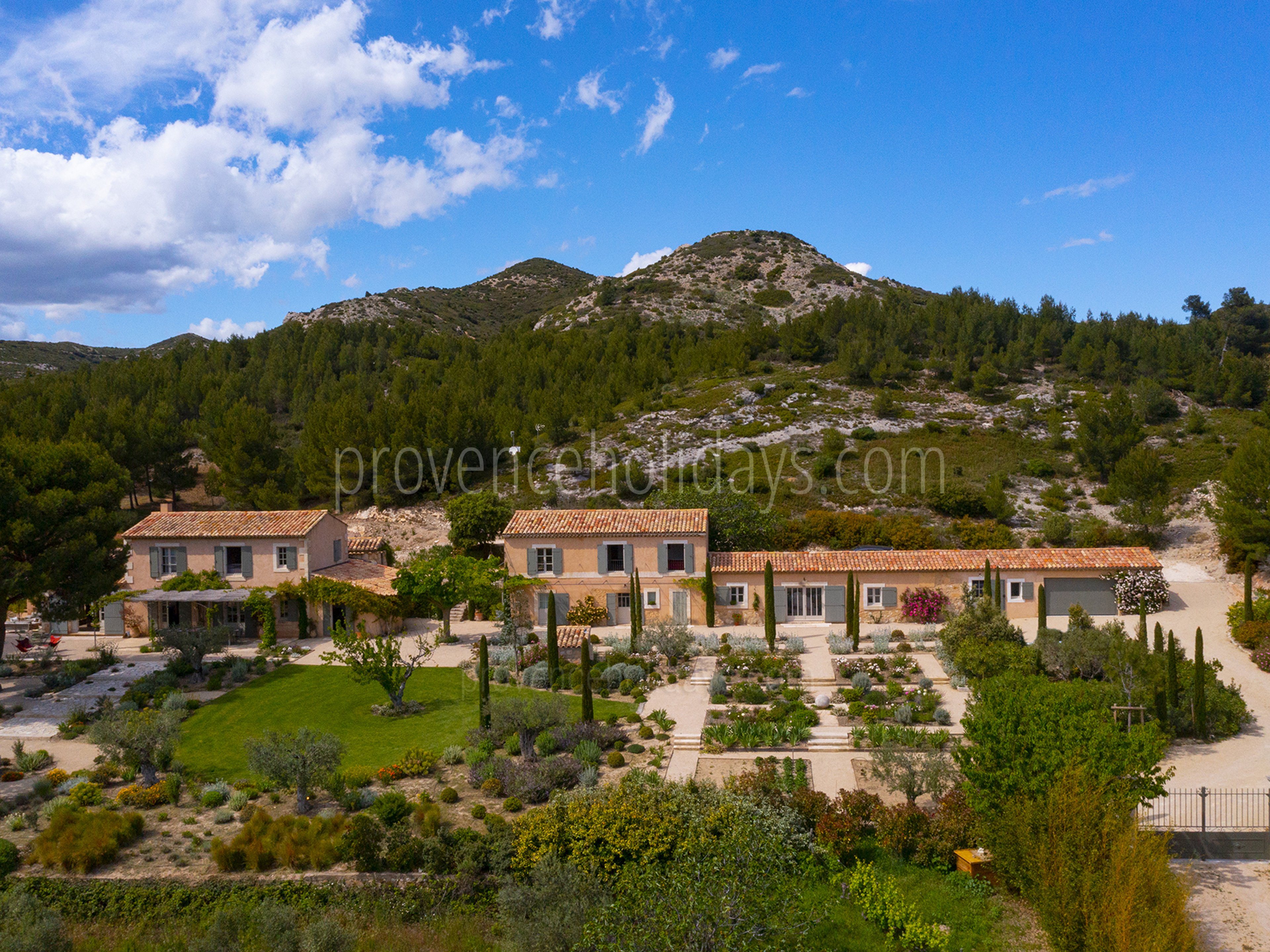 1 - Mas des Cyprès: Villa: Exterior
