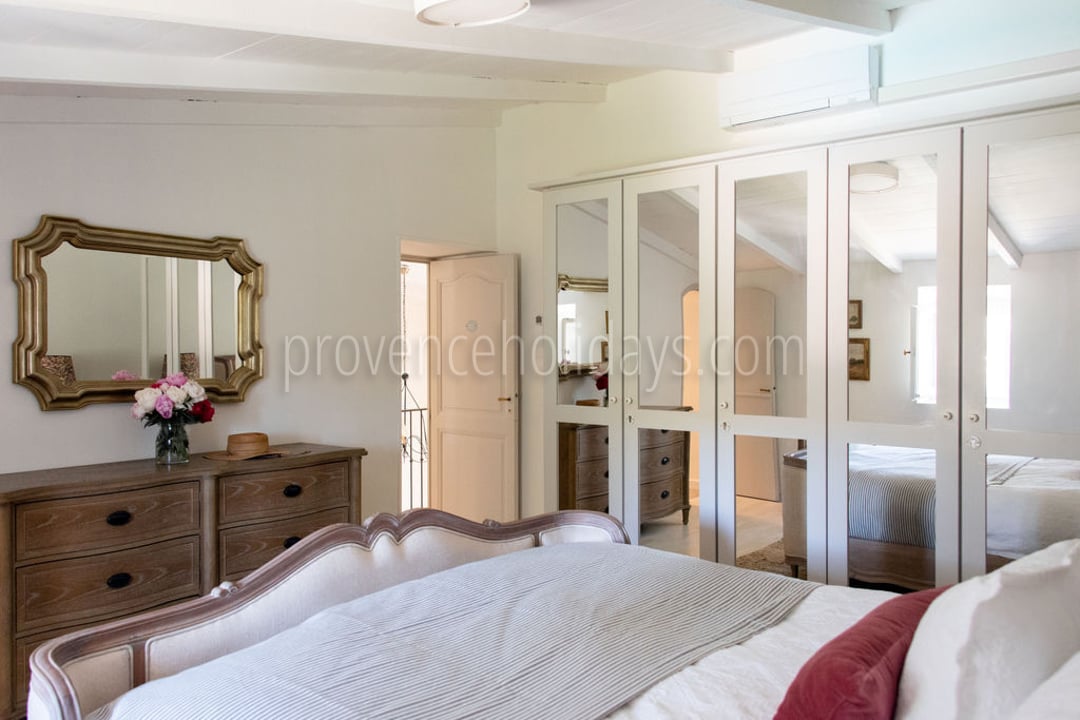 57 - Mas Mouriès: Villa: Bedroom