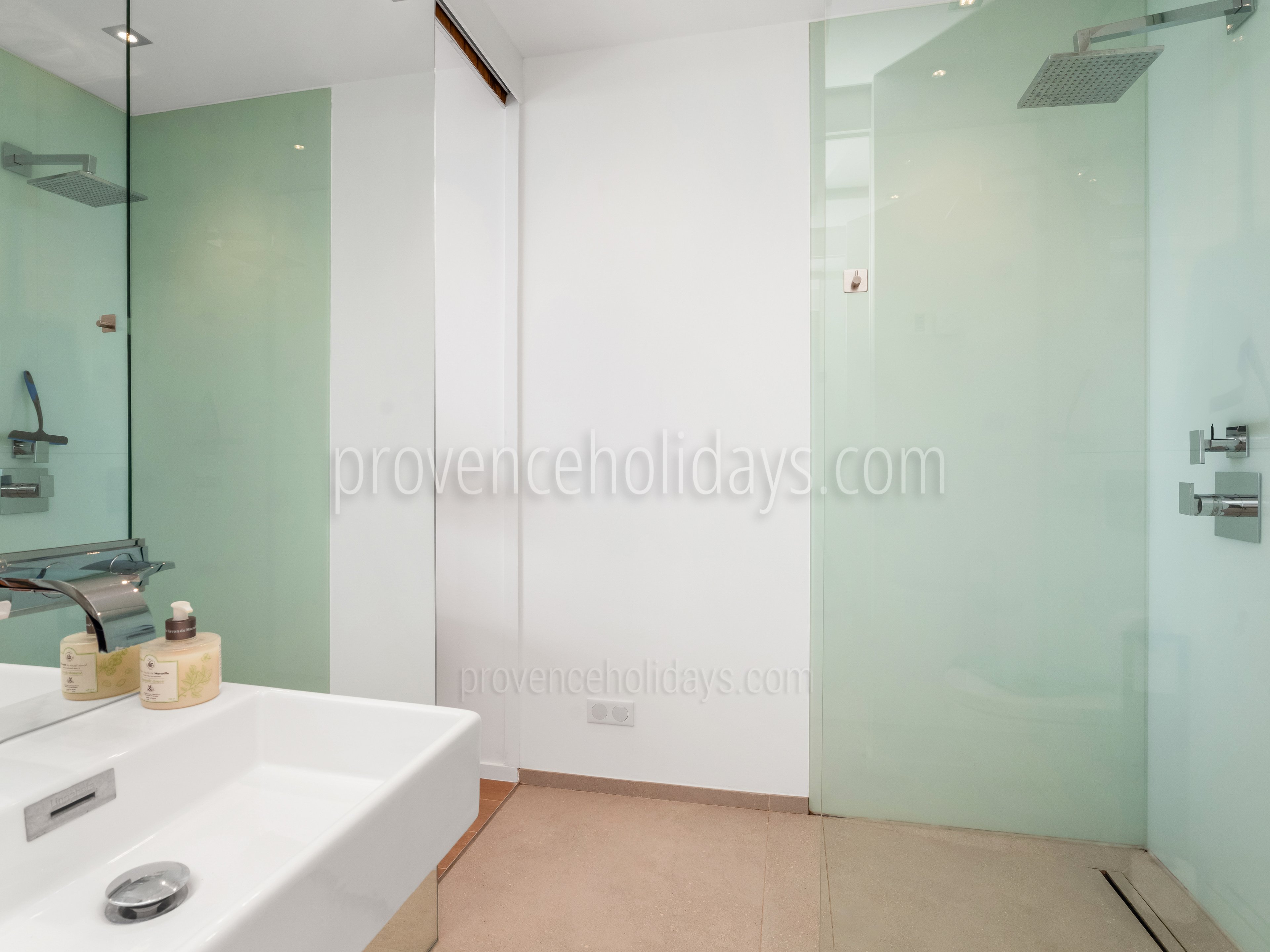 23 - Villa Iris: Villa: Bathroom