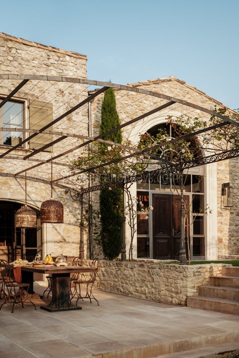 28 - La Bastide de Maussane: Villa: Exterior