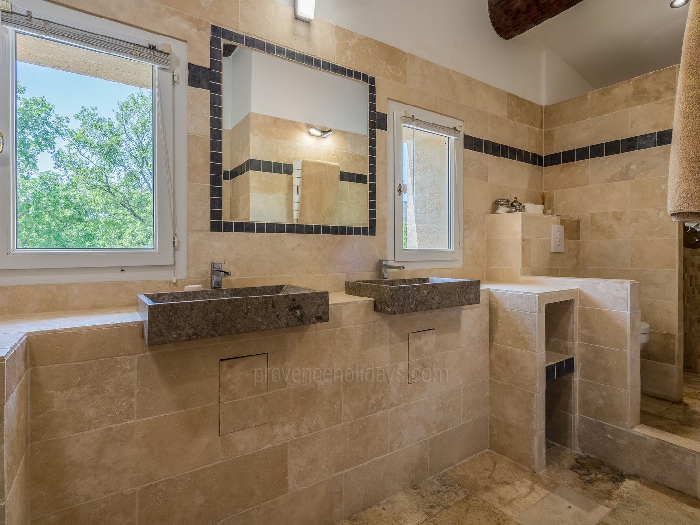 42 - Mas de Beaulieu: Villa: Bathroom