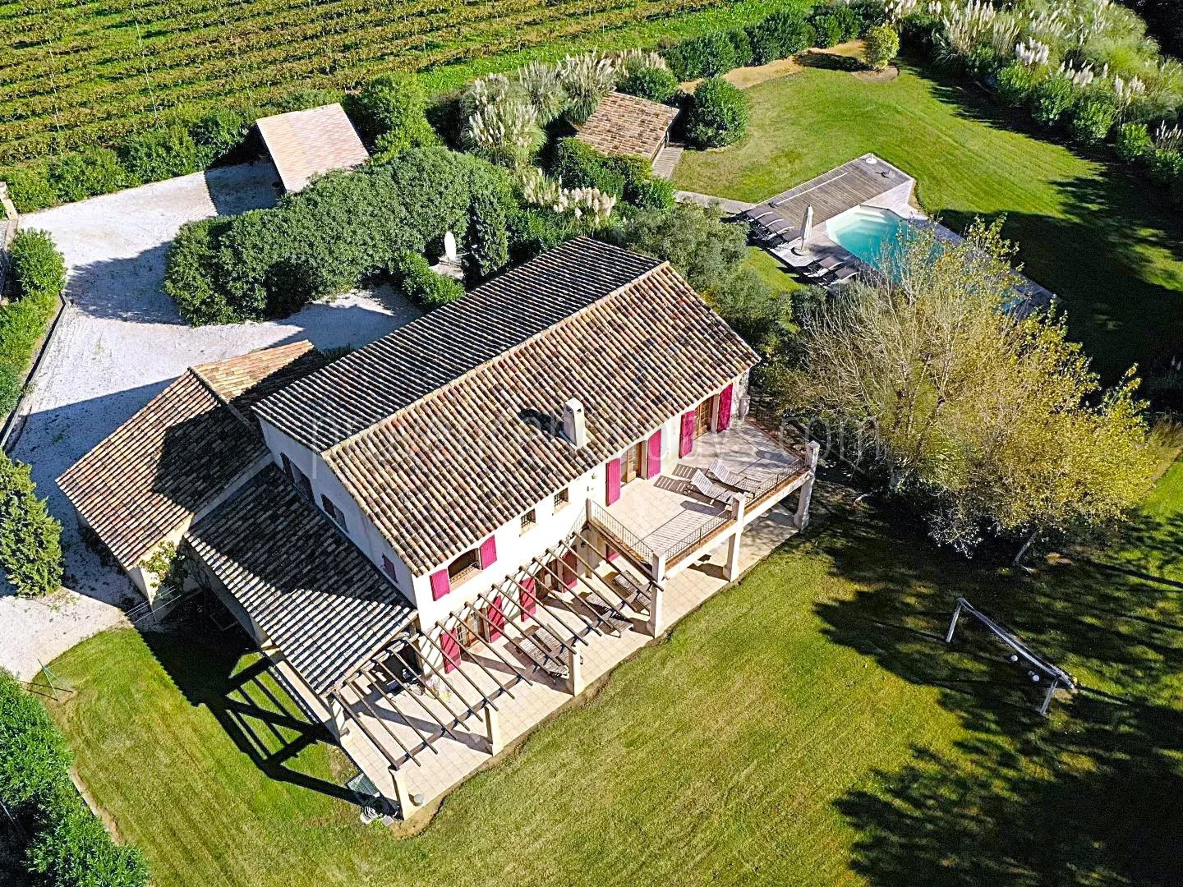 2 - Villa au cœur des vignes à Grimaud: Villa: Exterior