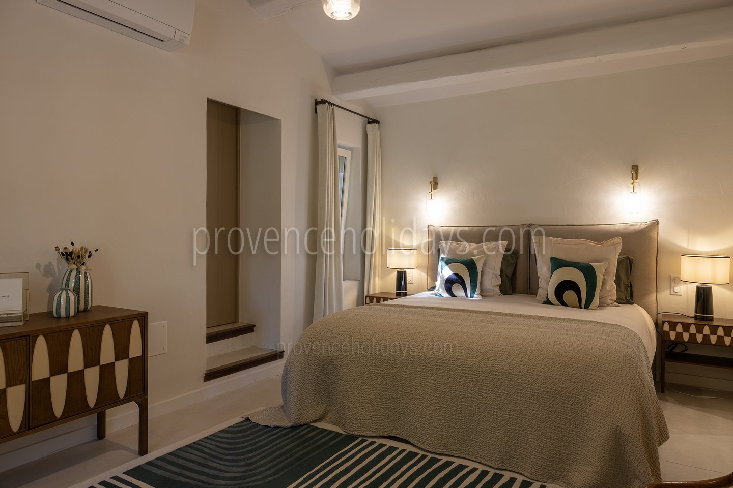 26 - Le Mas des Magnans: Villa: Bedroom