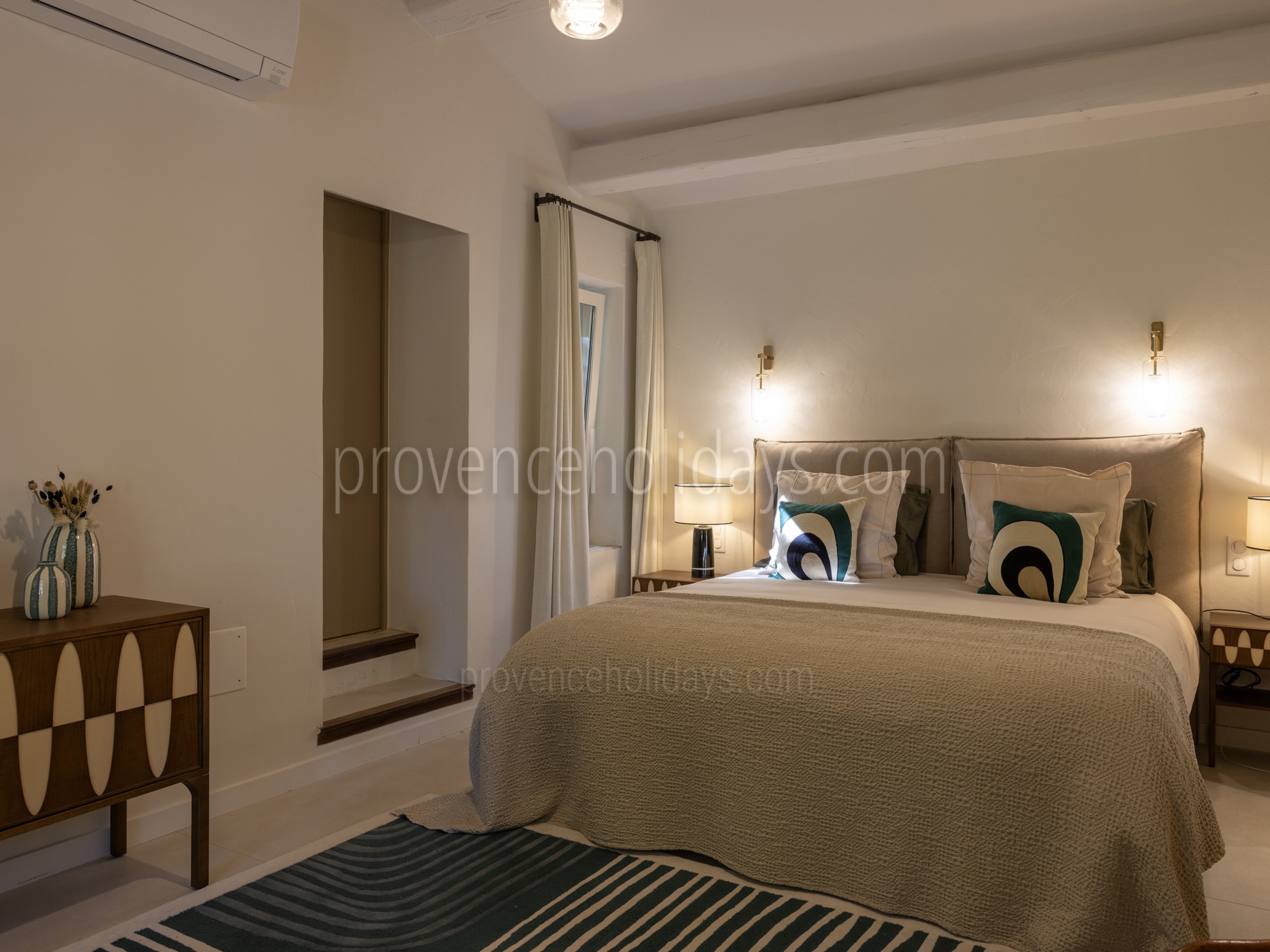 26 - Le Mas des Magnans: Villa: Bedroom