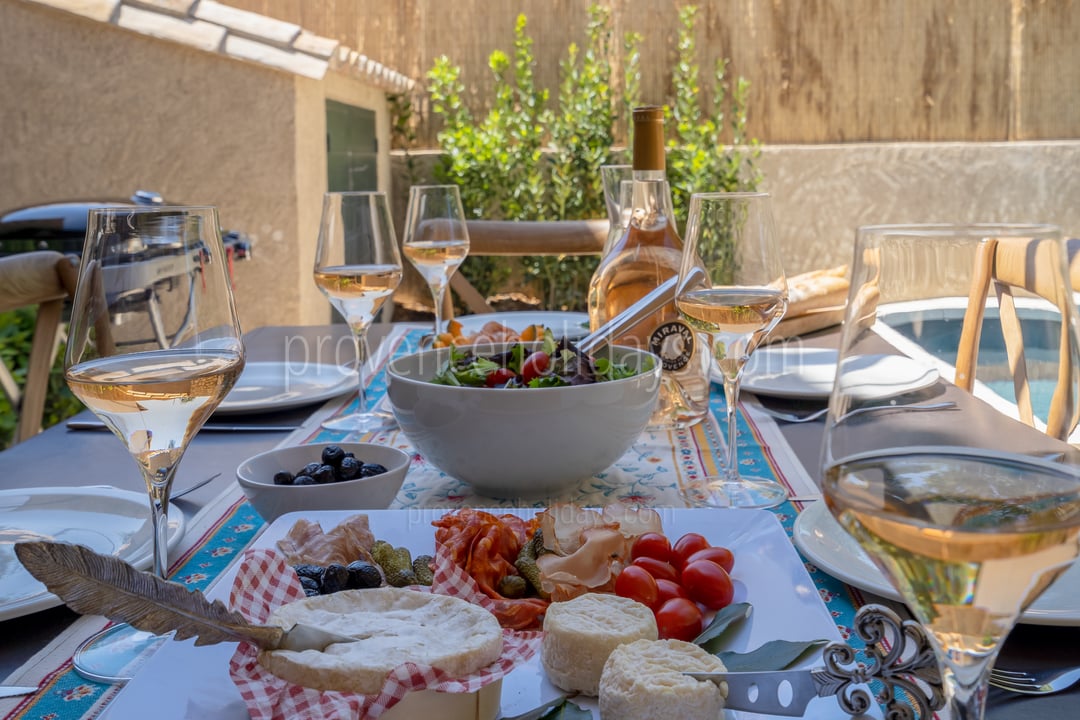 10 - Maison des Amandes: Villa: Exterior