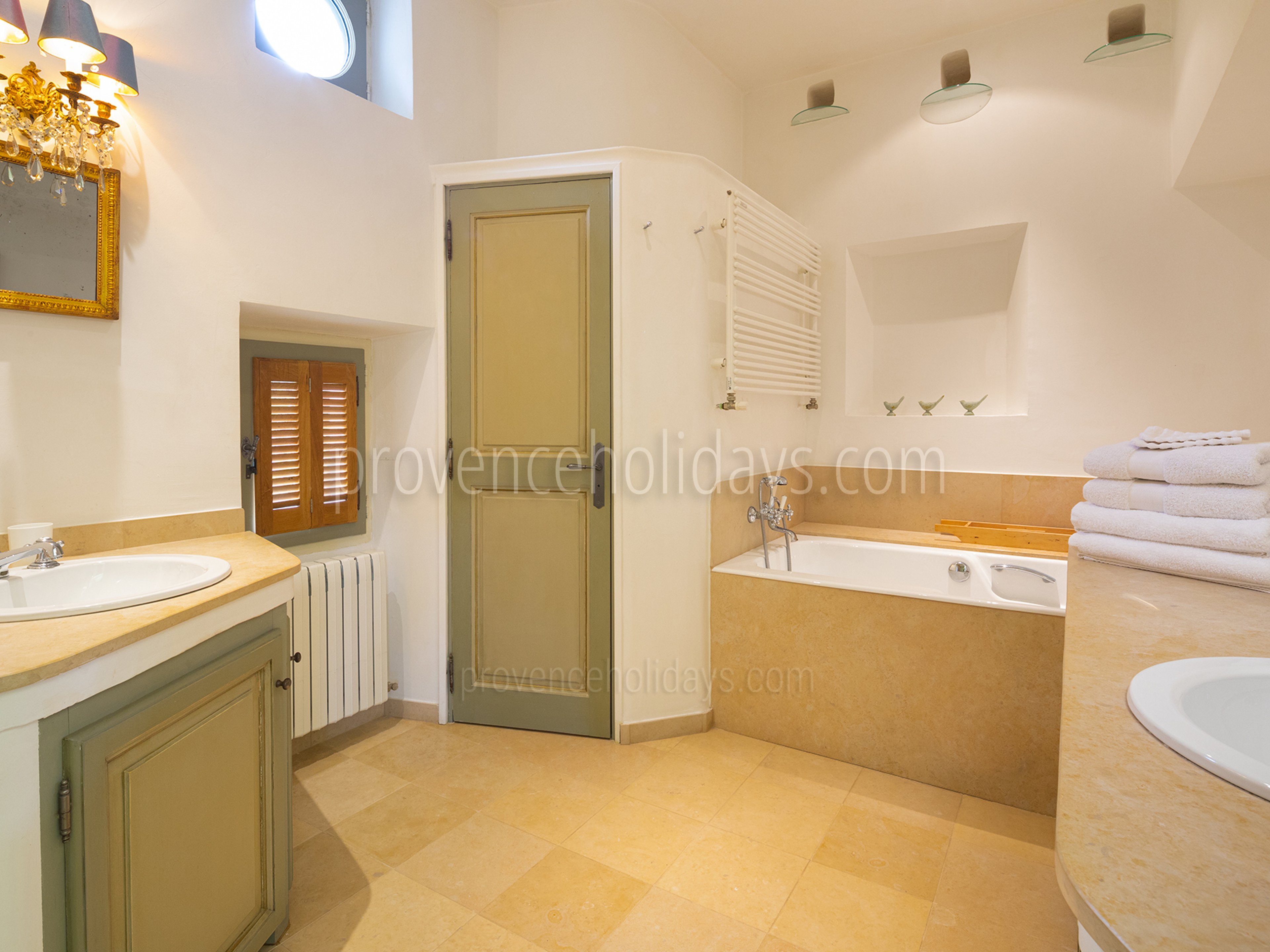40 - Mas Trigaud: Villa: Bathroom
