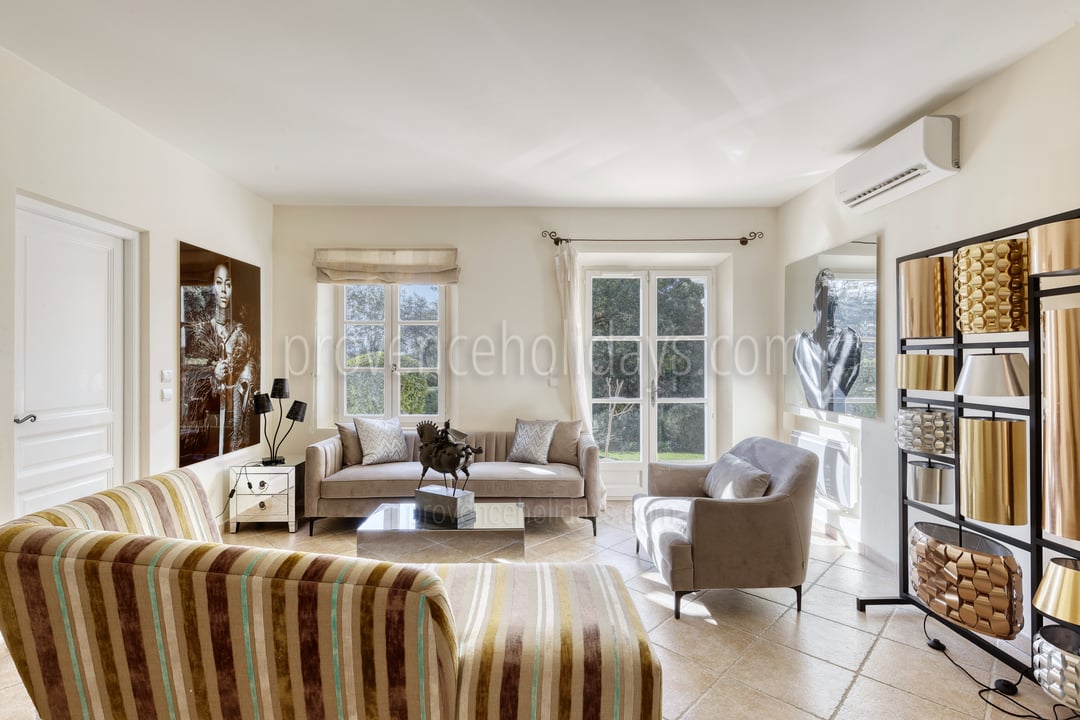 31 - Manoir de Seraphine: Villa: Interior