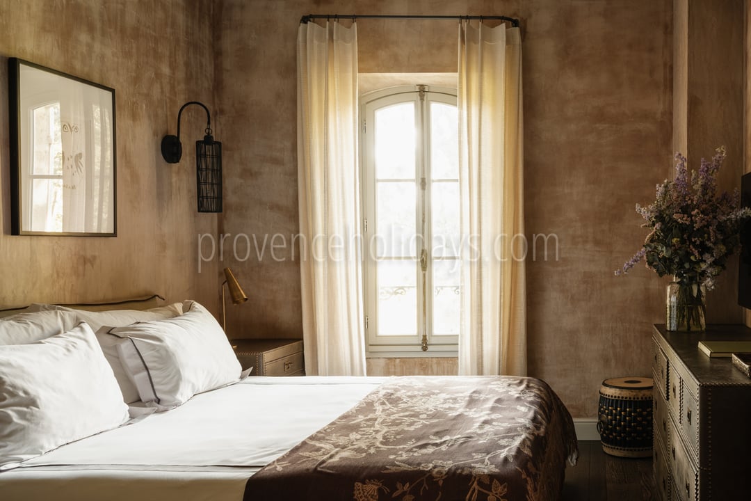 50 - Mas de Maussane: Villa: Bedroom
