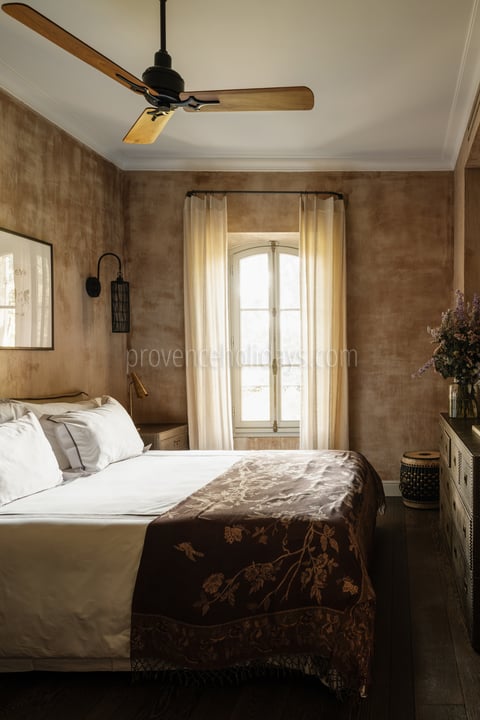 50 - Mas de Maussane: Villa: Bedroom