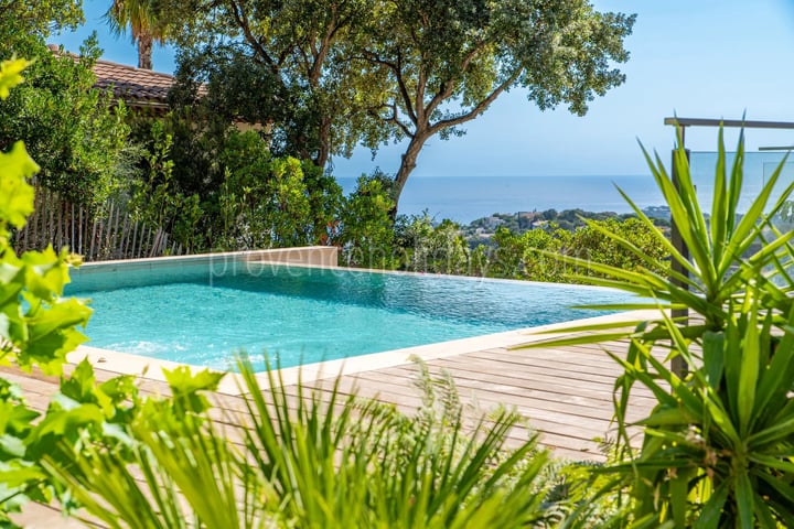 17 - Hedendaagse villa in Cavalaire-sur-Mer: Villa: Pool