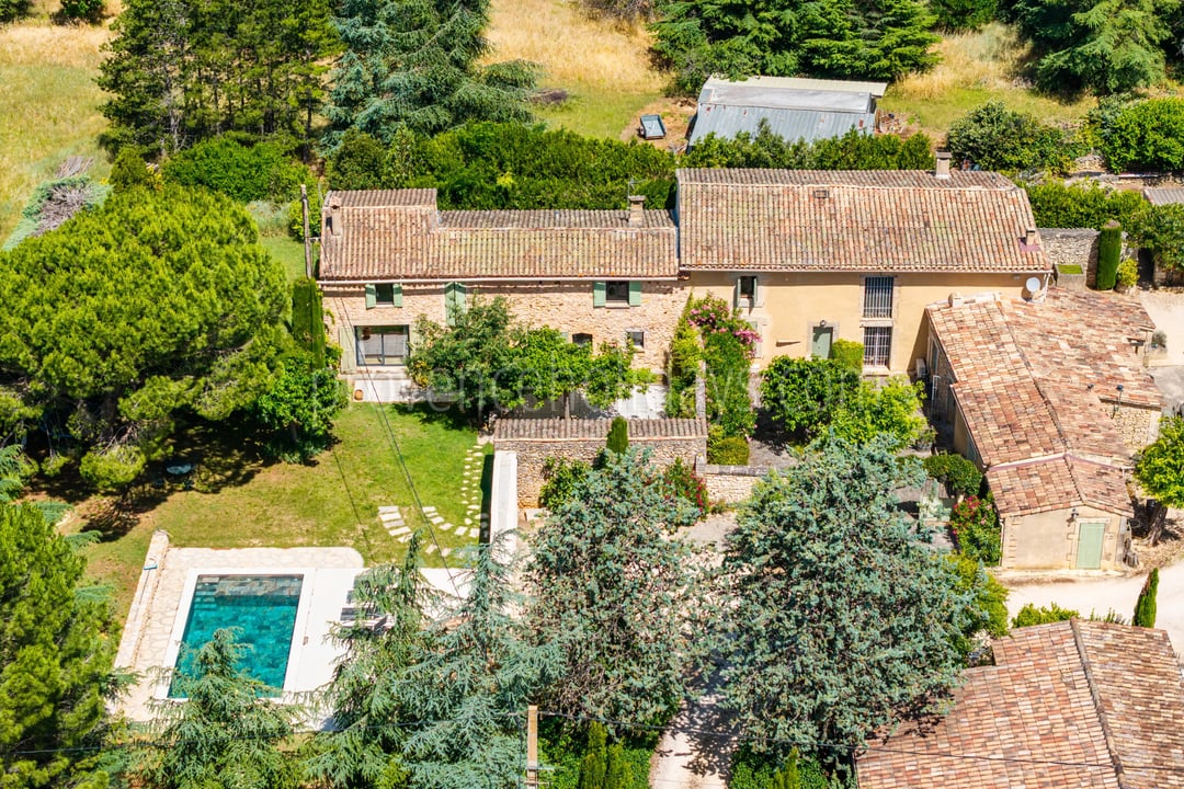 27 - Characterful mas in Bonnieux: Villa: Exterior