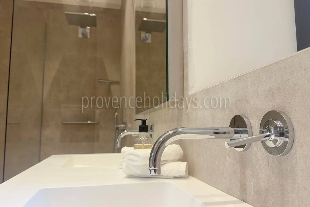 55 - Domaine Altavista: Villa: Bathroom