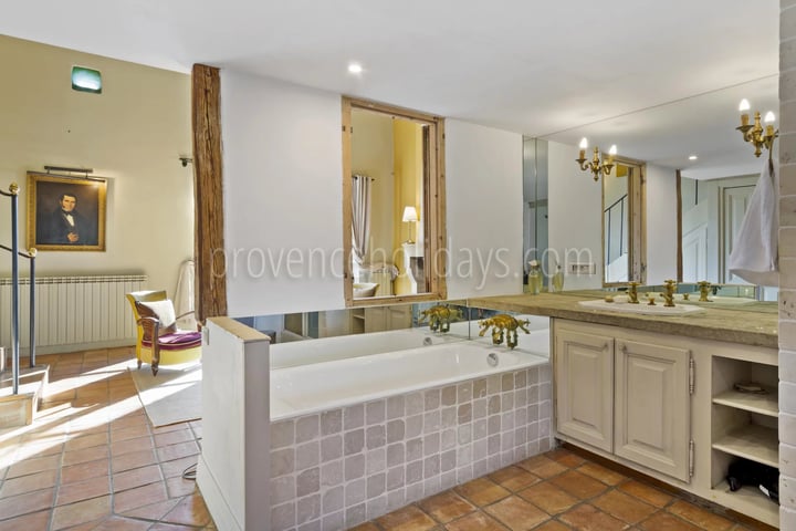 16 - Character mas in Gordes: Villa: Bathroom