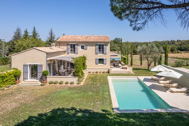 Location de vacances avec piscine chauffée près d'Oppède