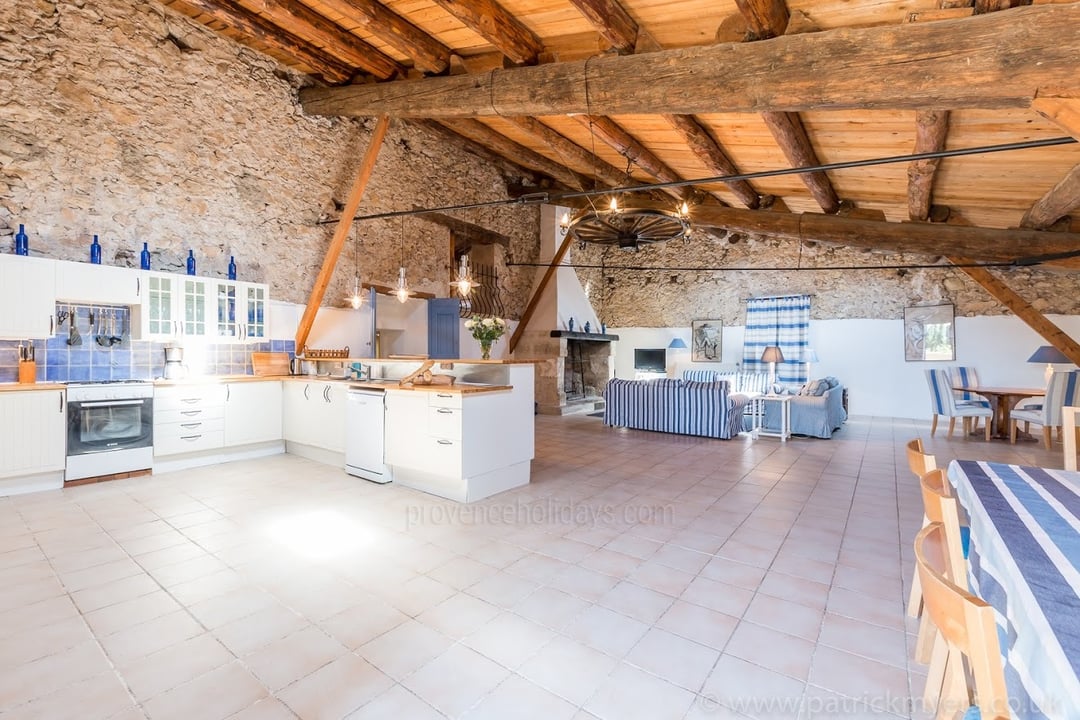 13 - Bastide du Luberon: Villa: Interior