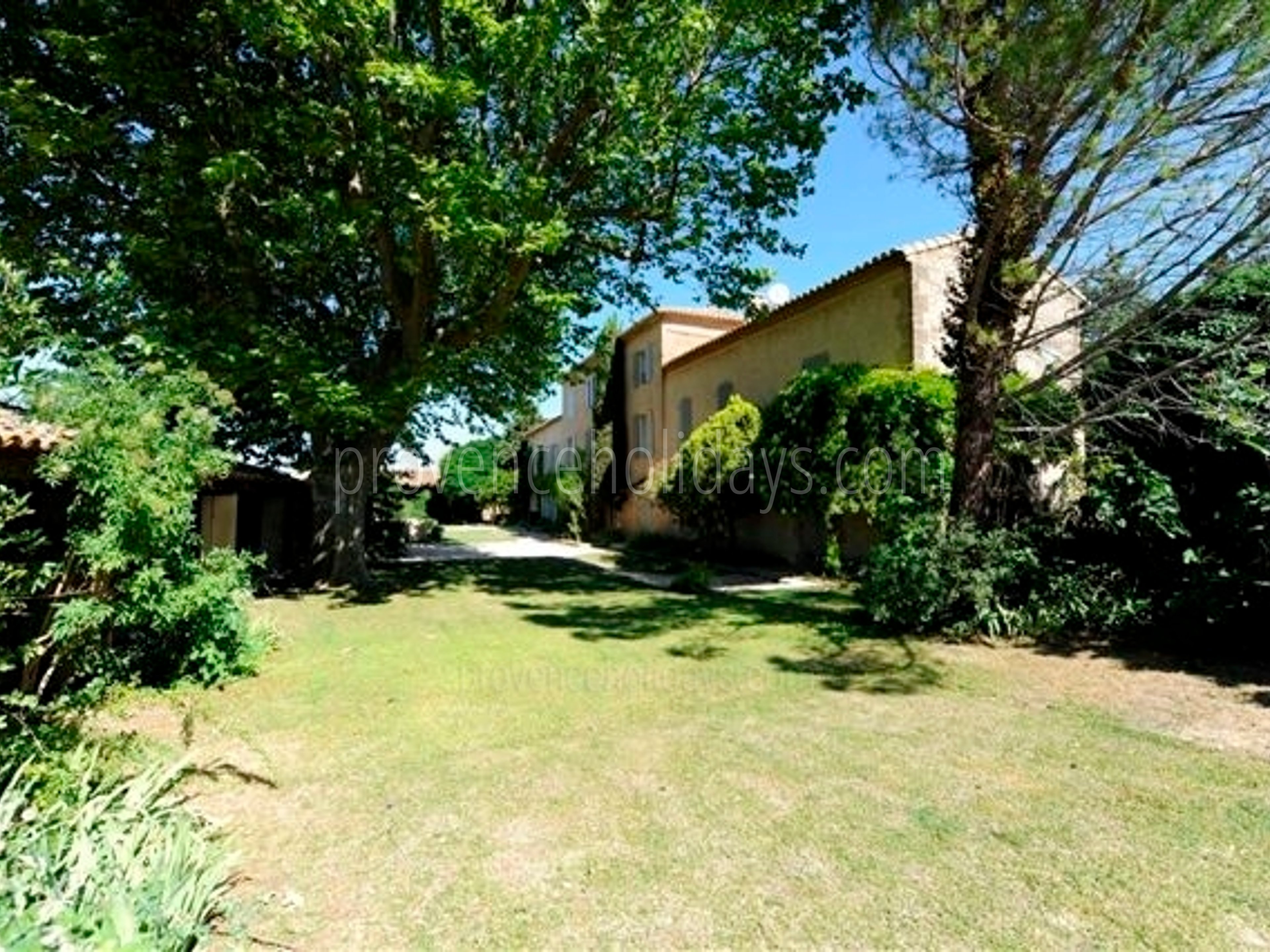 12 - Mas Lambesc: Villa: Exterior