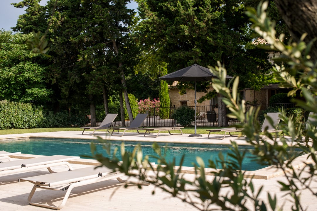 Location de vacances de charme avec climatisation à Avignon - Piscine