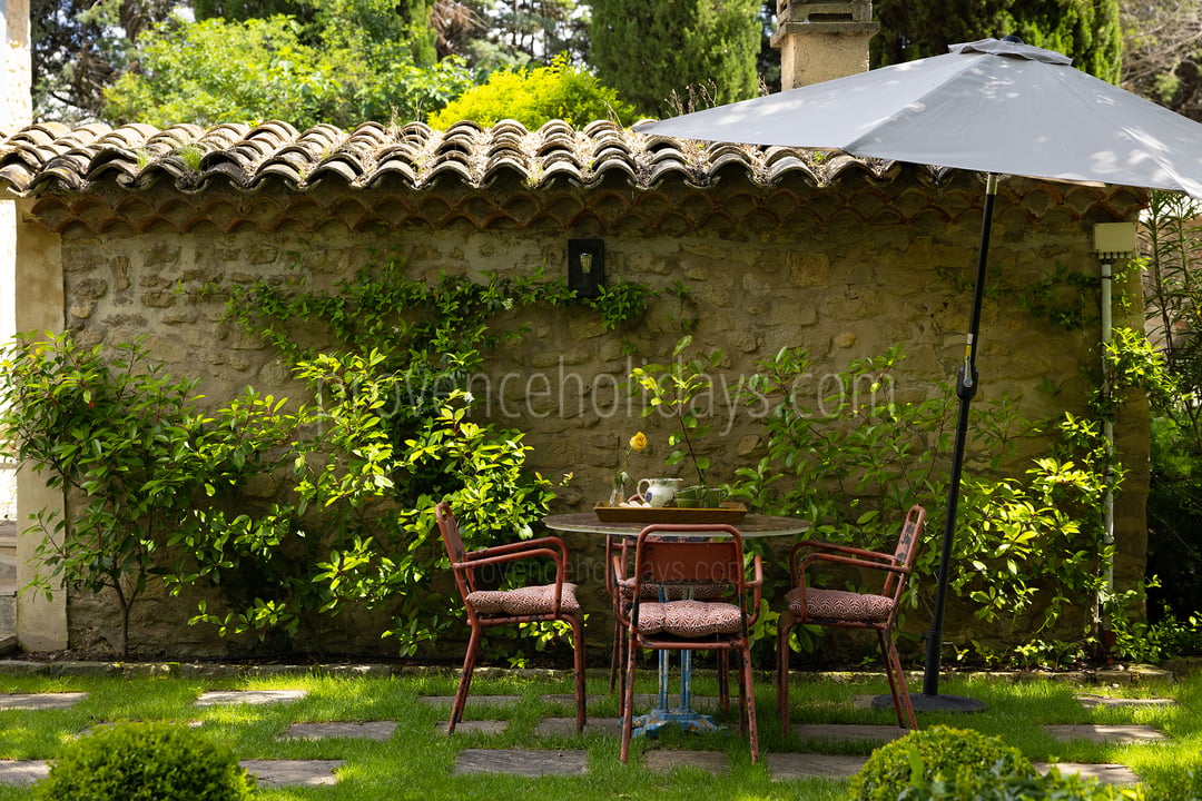 42 - Le Mas d\'Ansouis: Villa: Exterior