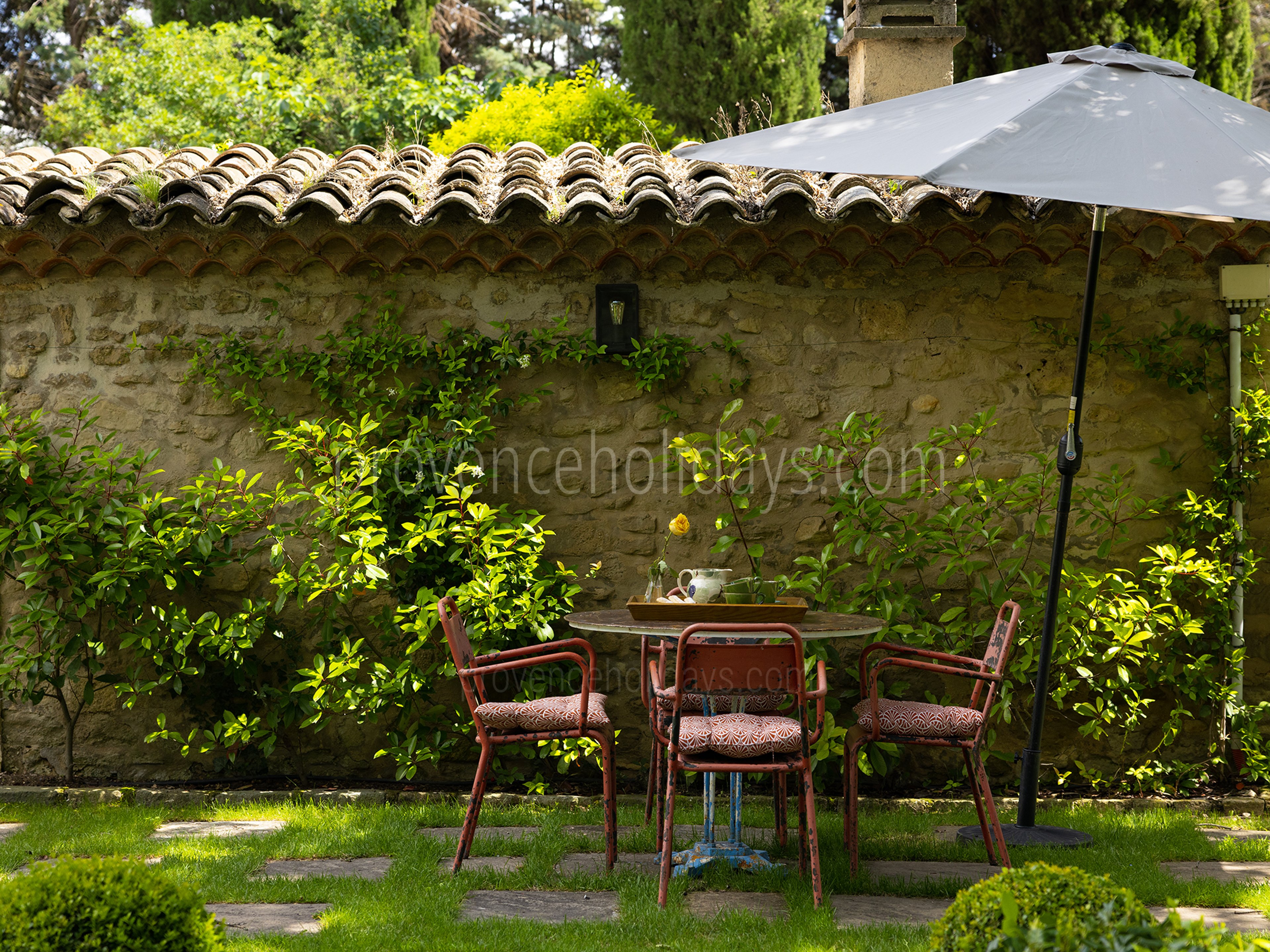 42 - Le Mas d\'Ansouis: Villa: Exterior