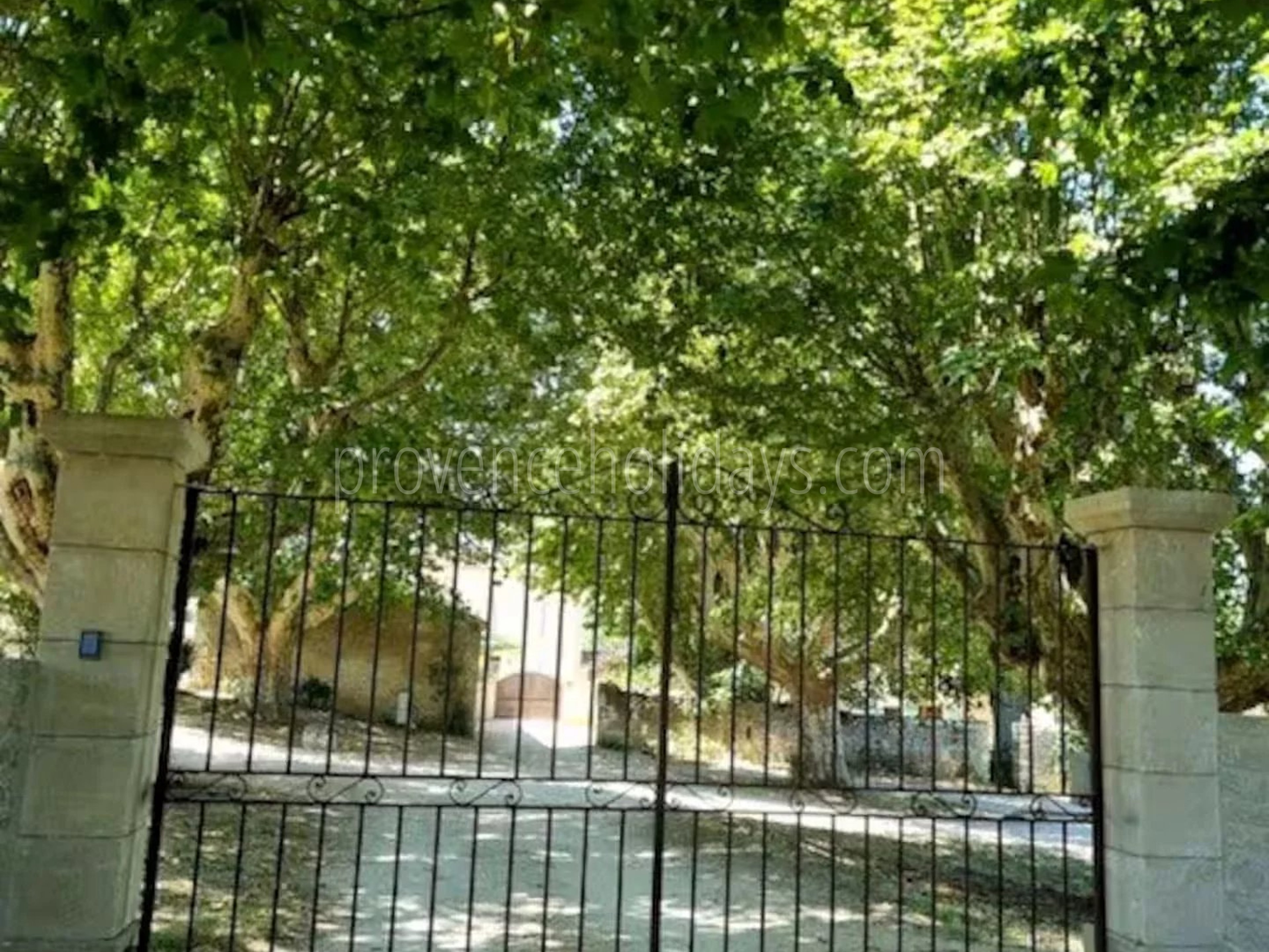 32 - Mas with pool in Bonnieux: Villa: Exterior