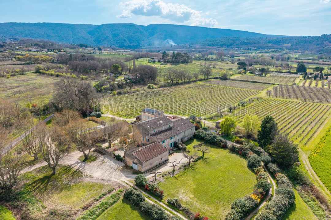 8 - Mas with pool in Bonnieux: Villa: Exterior