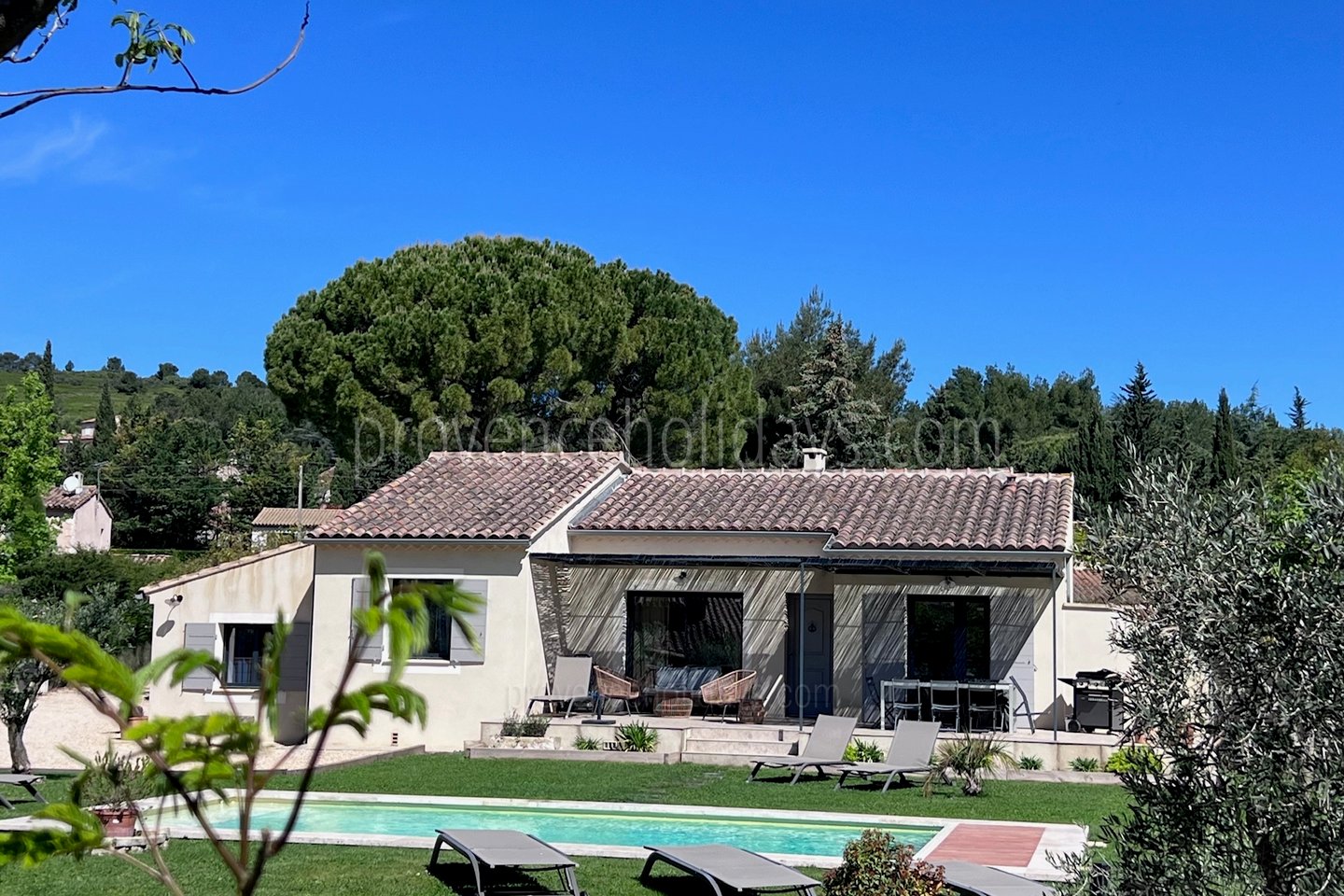 18 - Mazet du Paradou: Villa: Exterior